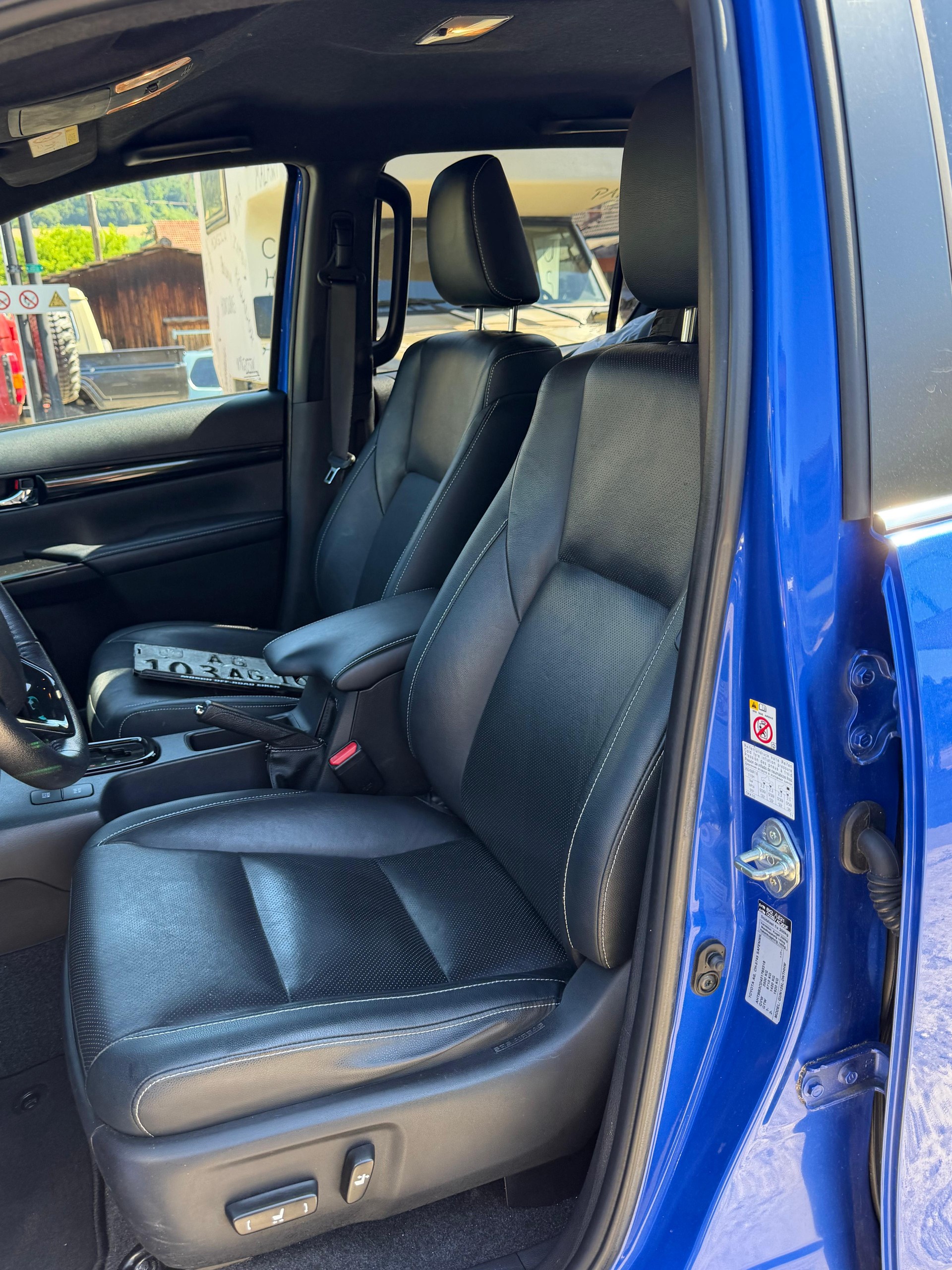 TOYOTA Hilux 2.4-4D Invincible Double Cab 4x4 A-image-4