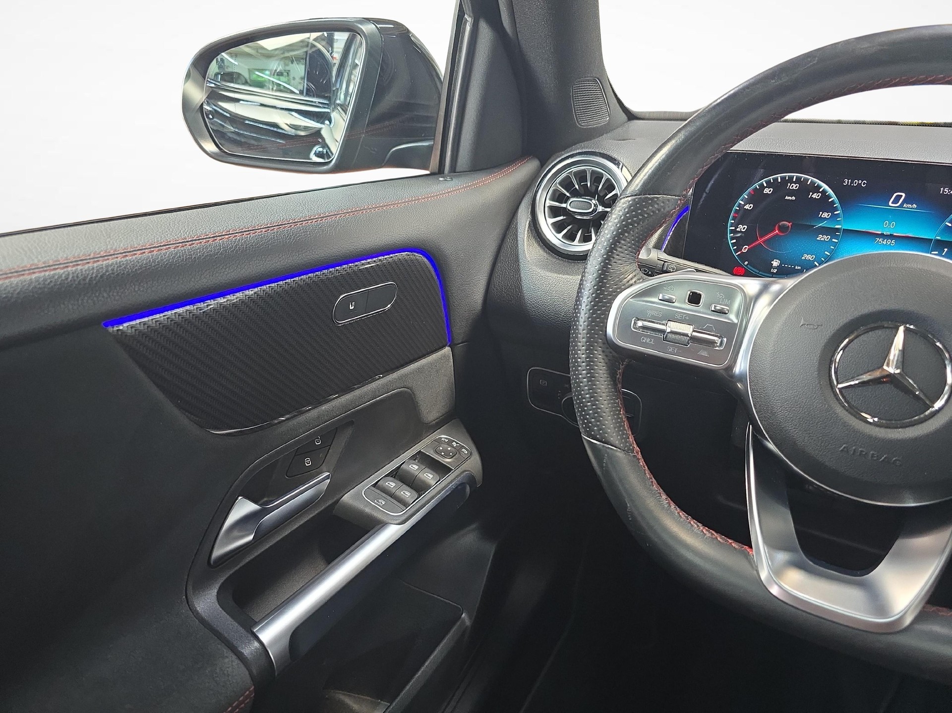 MERCEDES-BENZ GLB 250 4MATIC AMG Line-image-7