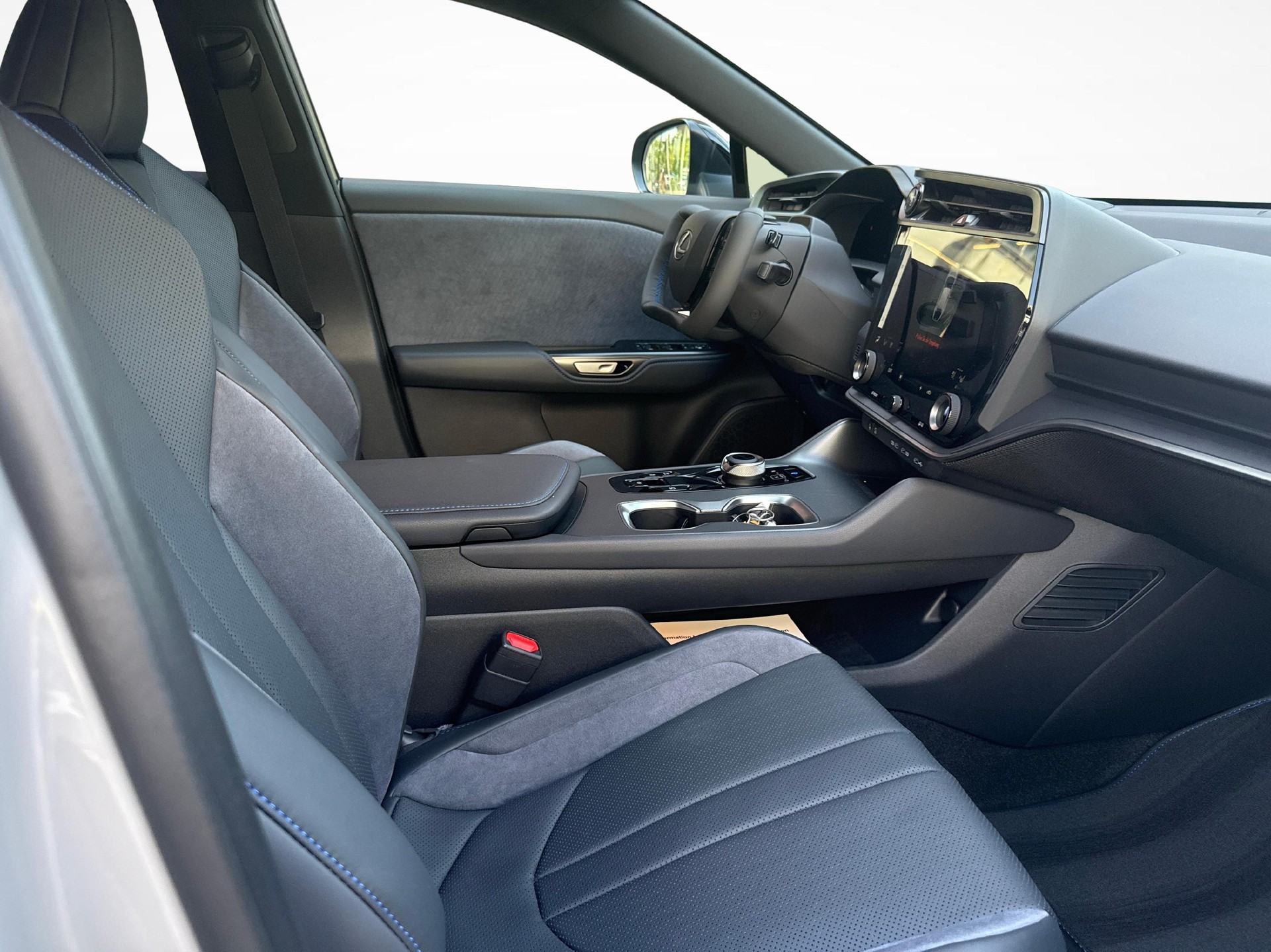 LEXUS RZ 550e F Sport-image-9