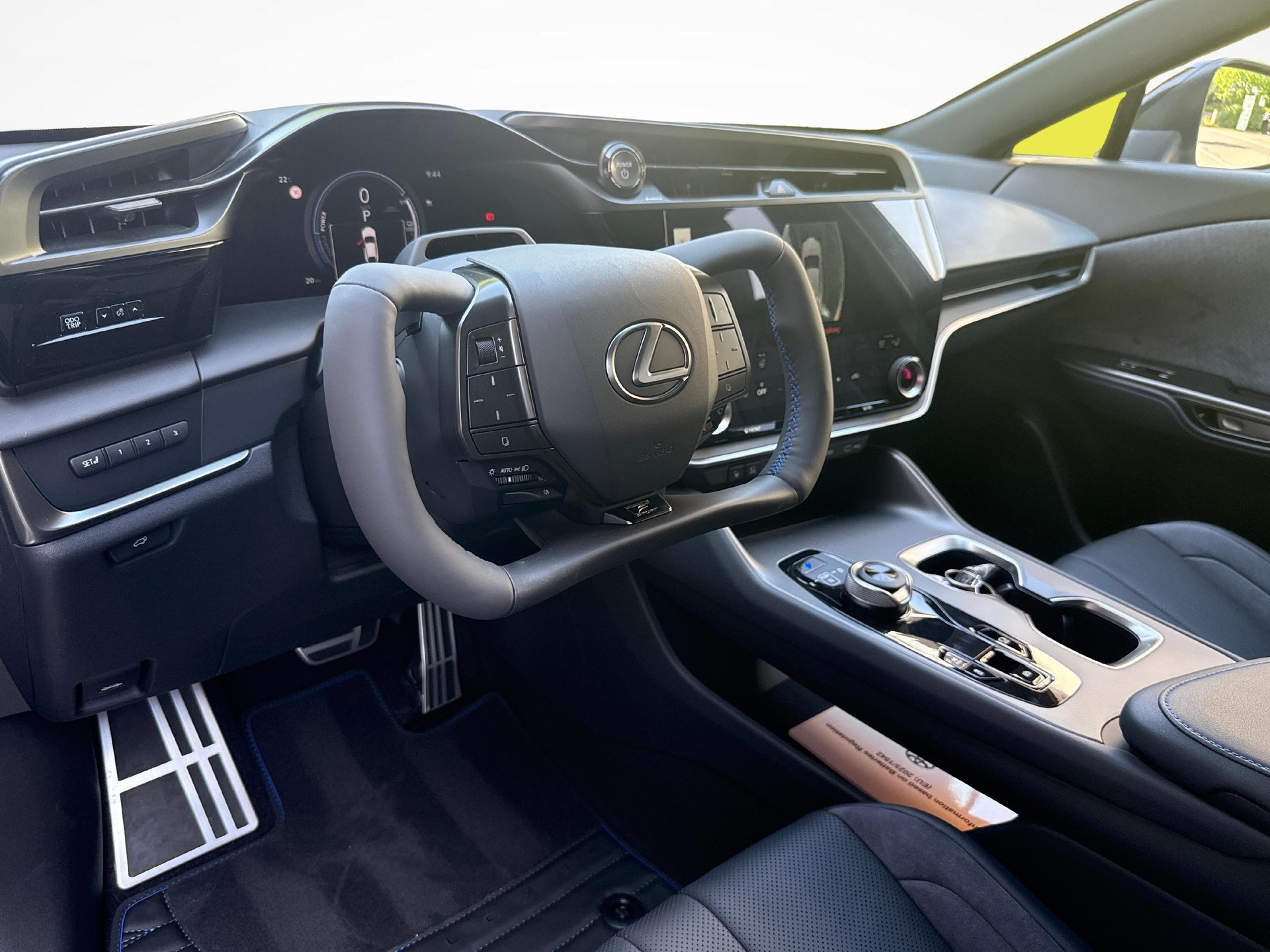 LEXUS RZ 550e F Sport-image-12