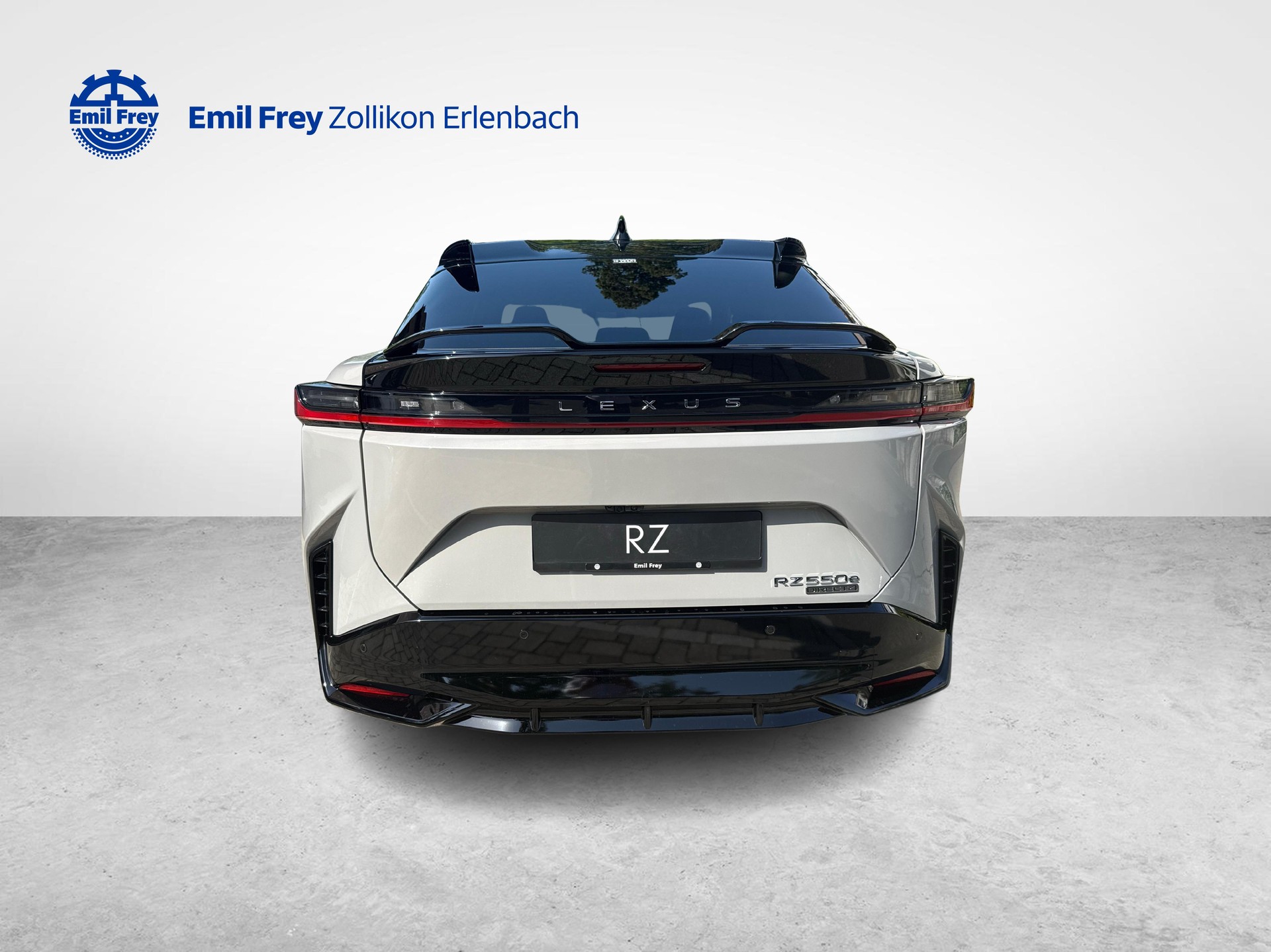 LEXUS RZ 550e F Sport-showroom-element-3