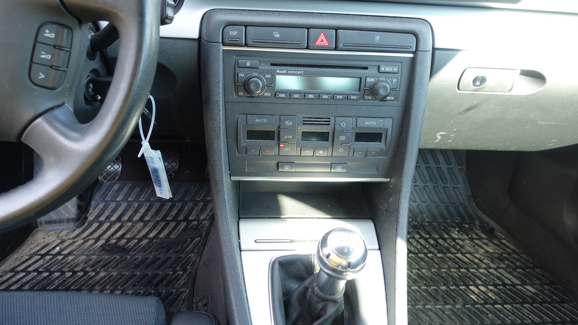 AUDI A4 1.8 T-image-7