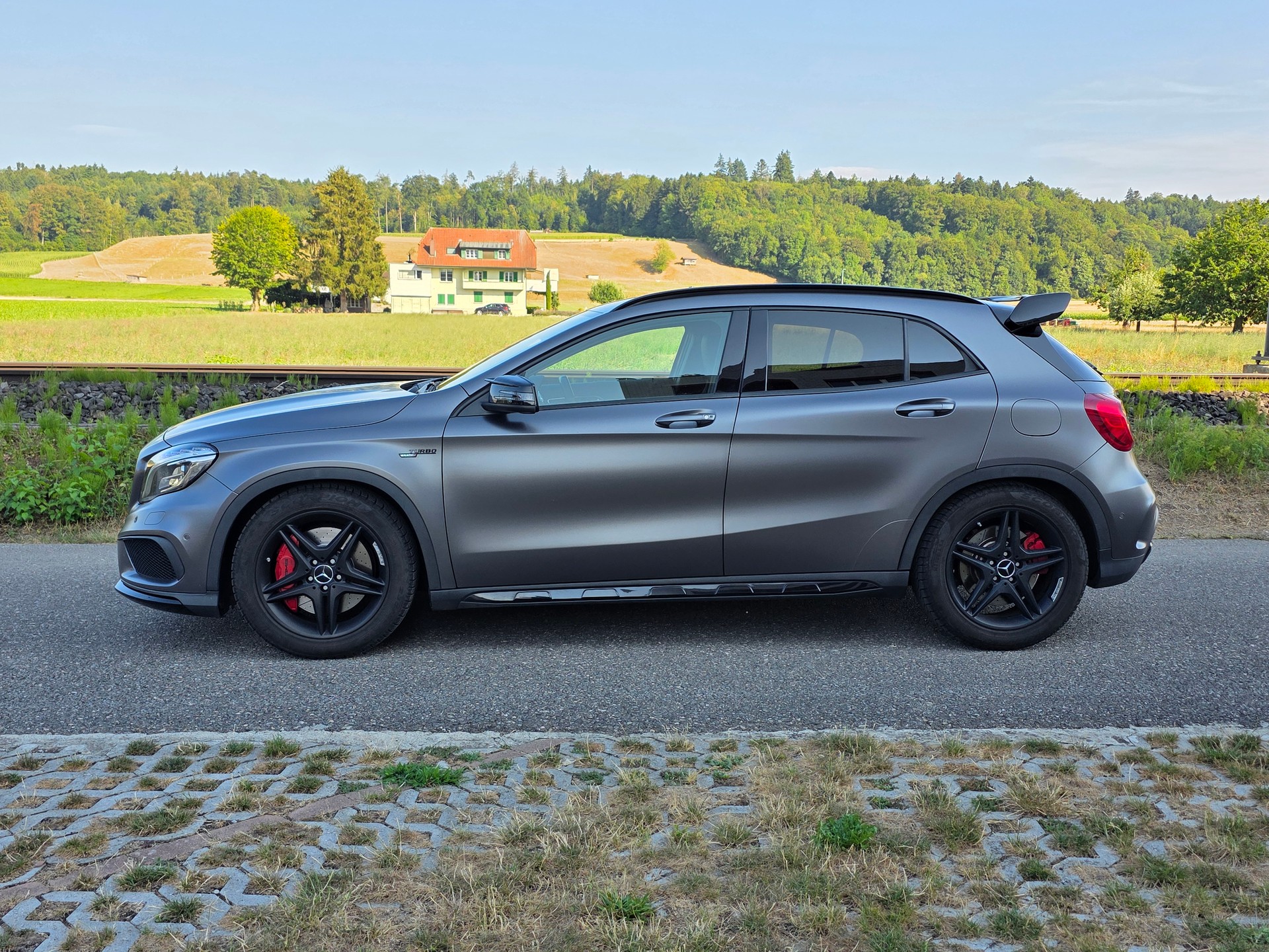 MERCEDES-BENZ GLA 45 AMG 4Matic 7G-DCT-image-2