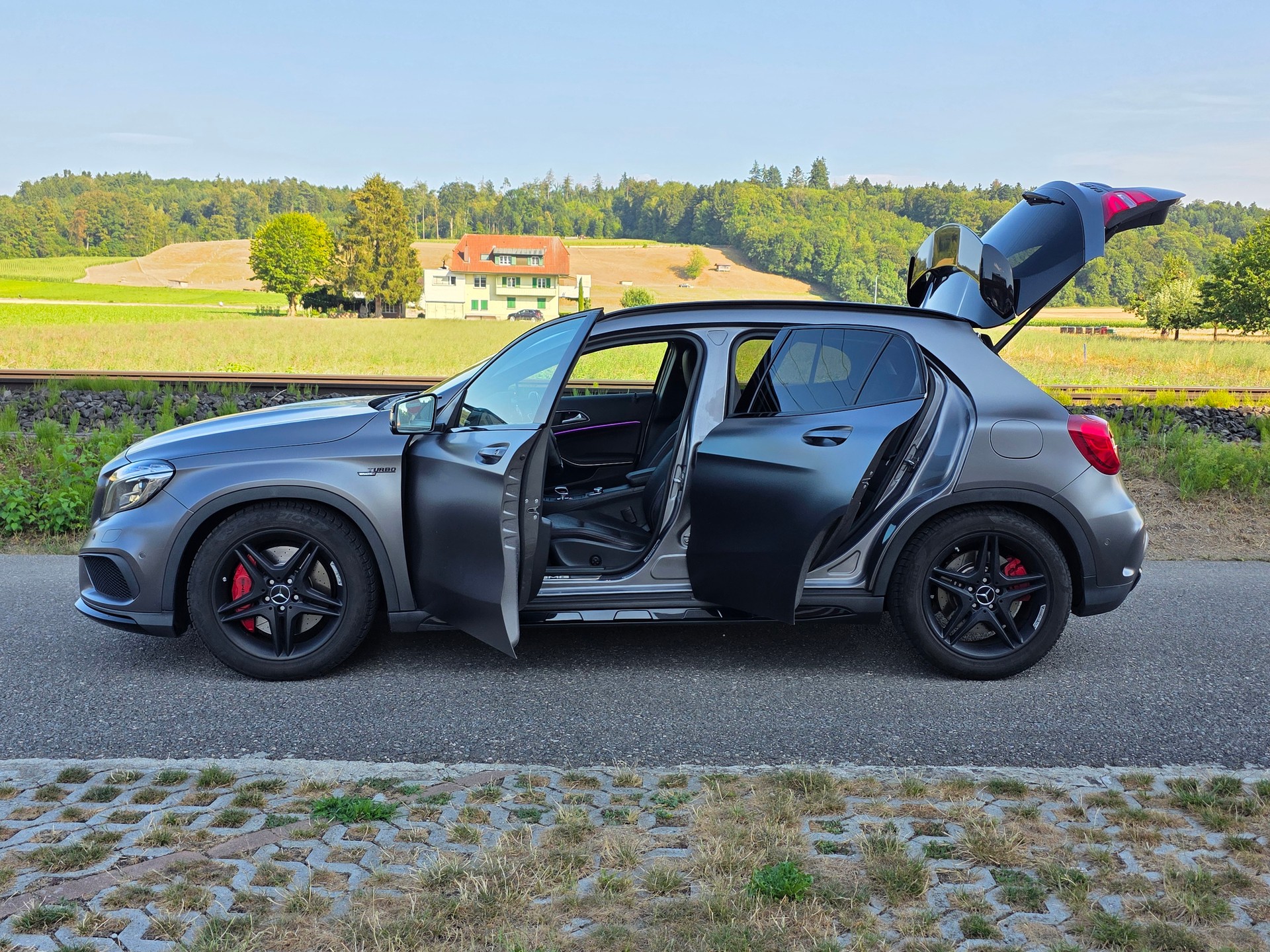 MERCEDES-BENZ GLA 45 AMG 4Matic 7G-DCT-image-3
