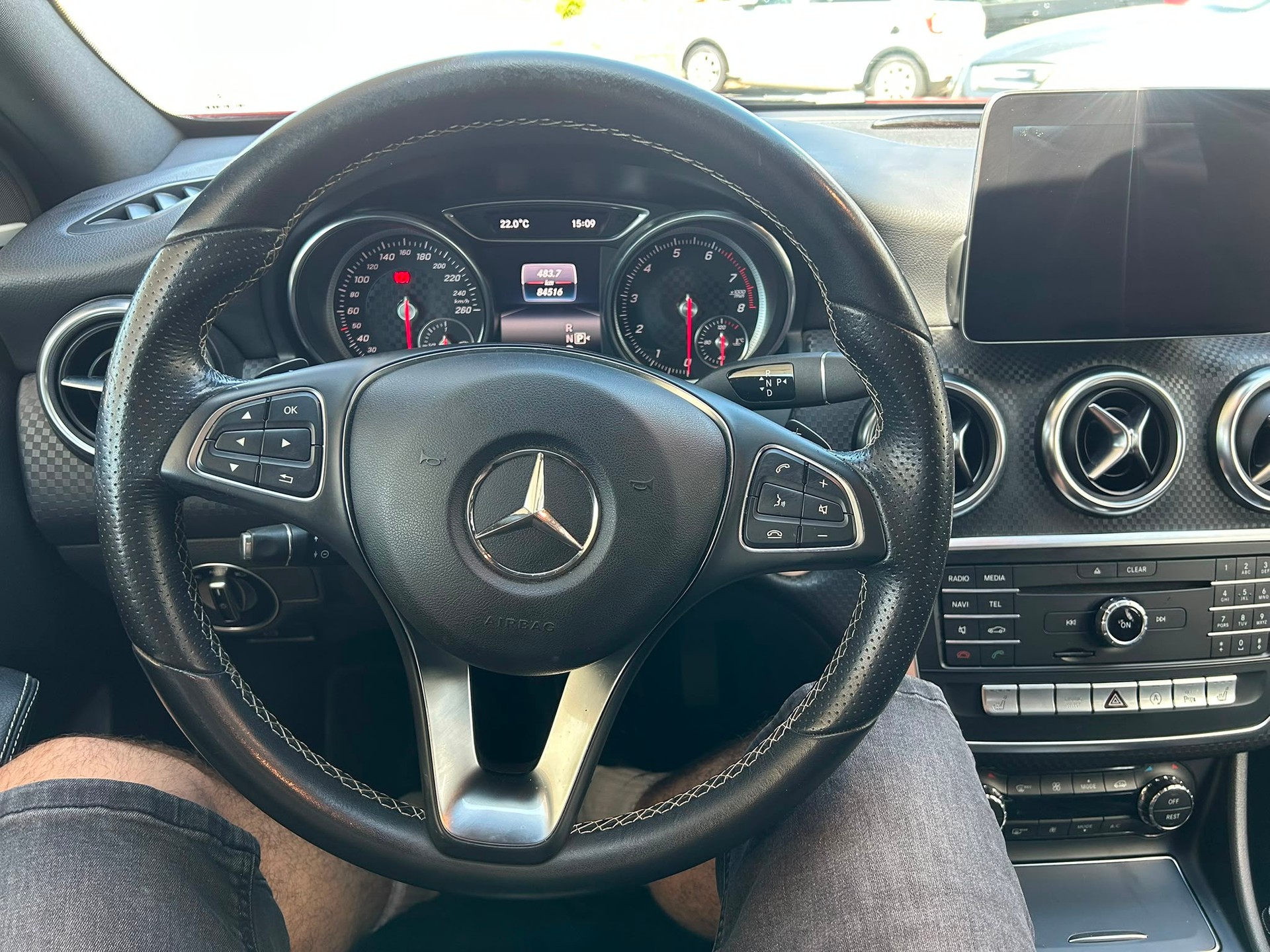 MERCEDES-BENZ A 200 Urban 7G-DCT-image-8