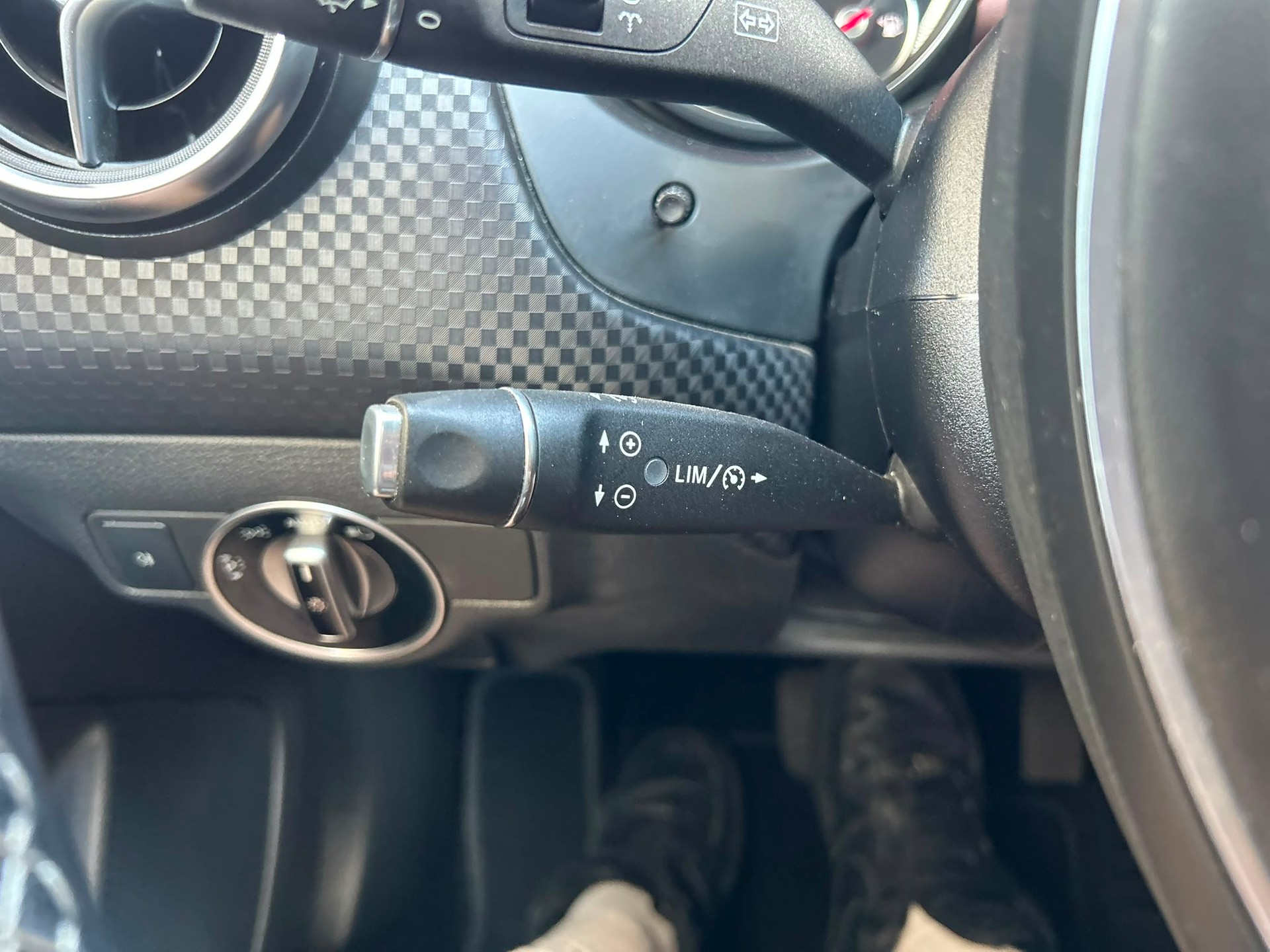 MERCEDES-BENZ A 200 Urban 7G-DCT-image-11