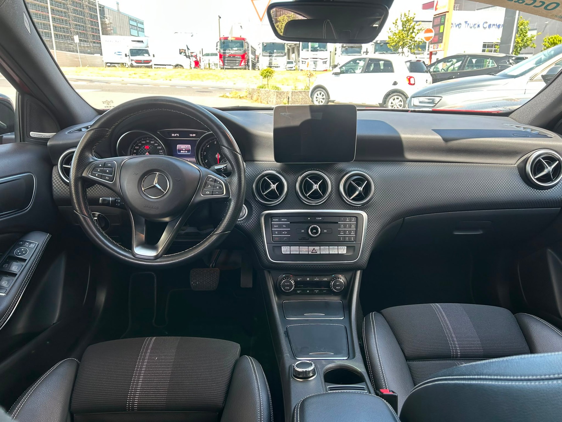 MERCEDES-BENZ A 200 Urban 7G-DCT-image-6