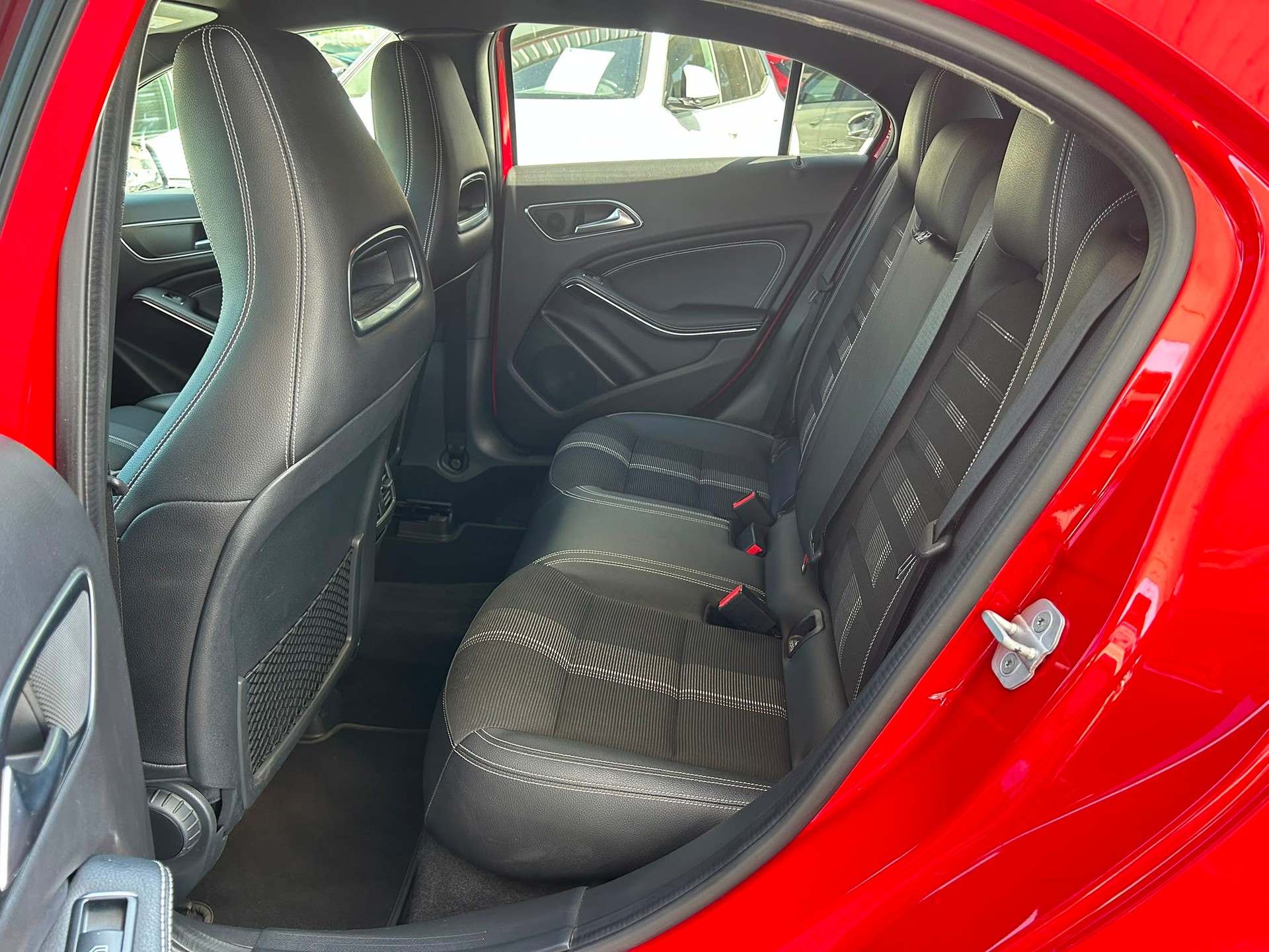 MERCEDES-BENZ A 200 Urban 7G-DCT-image-5