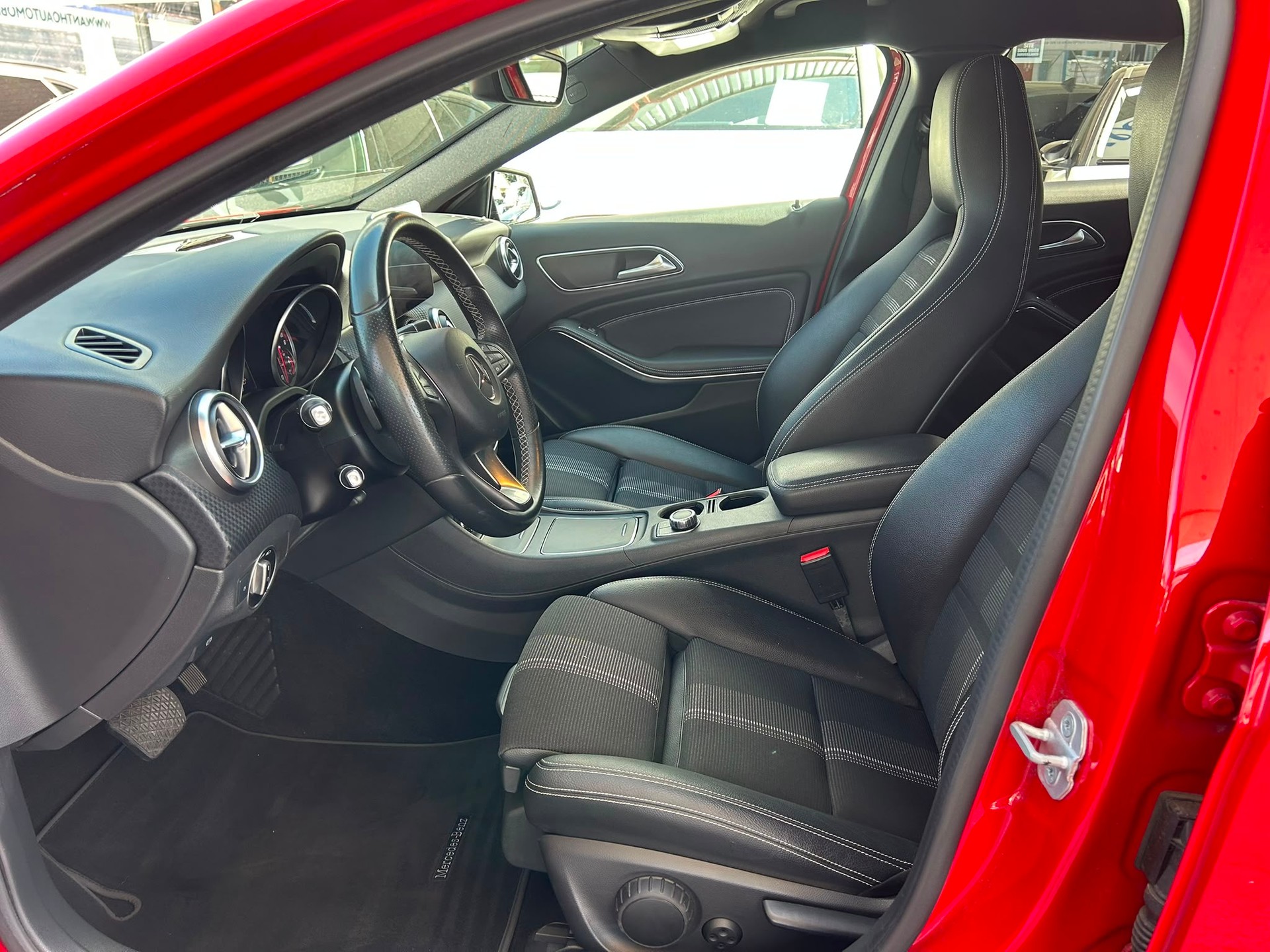 MERCEDES-BENZ A 200 Urban 7G-DCT-image-7