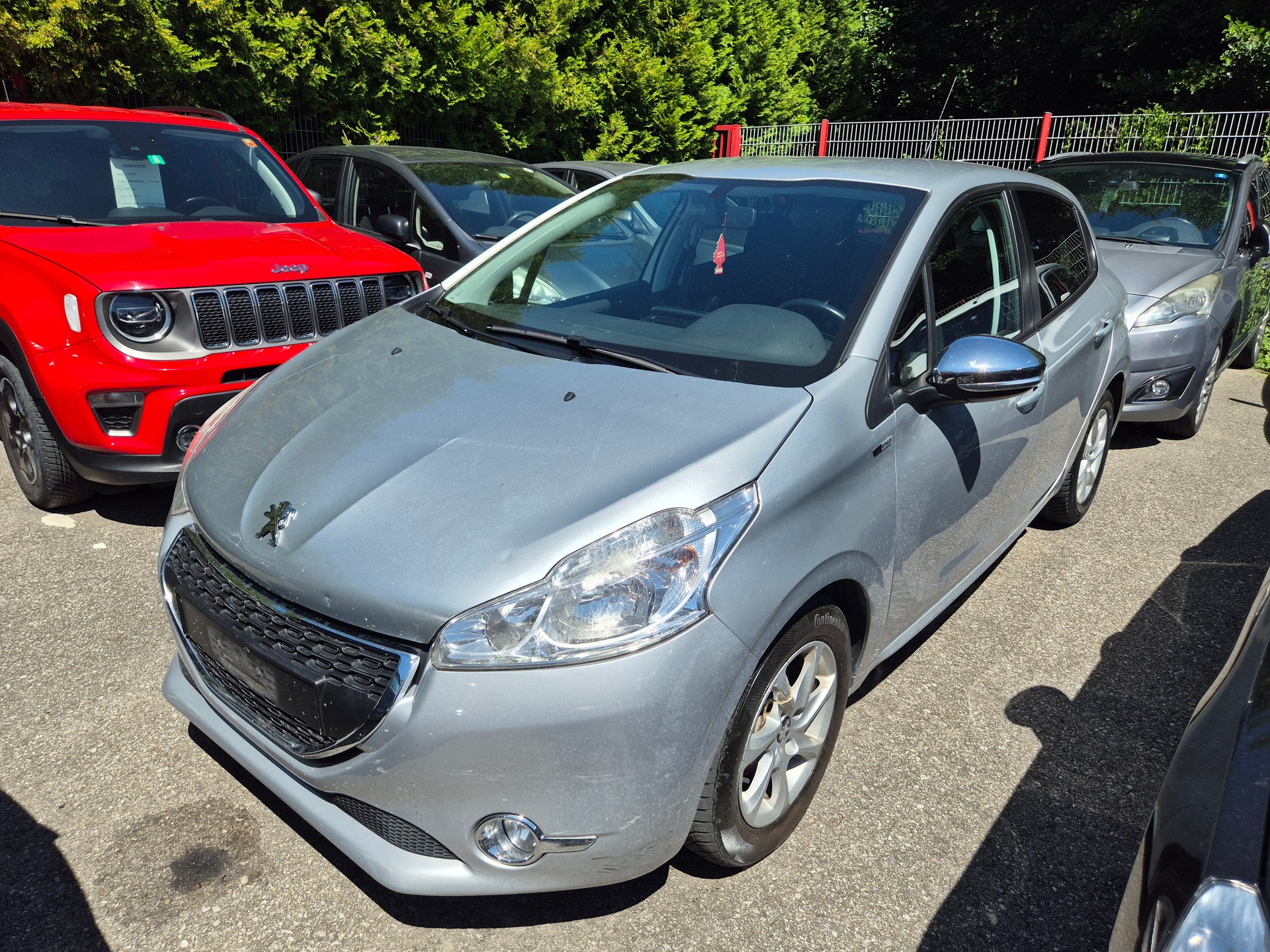 PEUGEOT 208 1.2 VTI Style-image-0