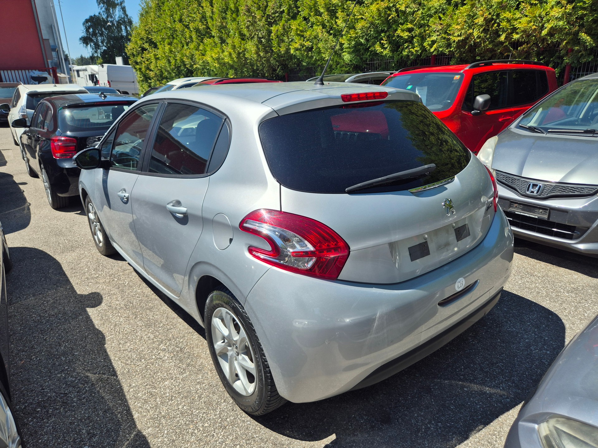 PEUGEOT 208 1.2 VTI Style-image-3