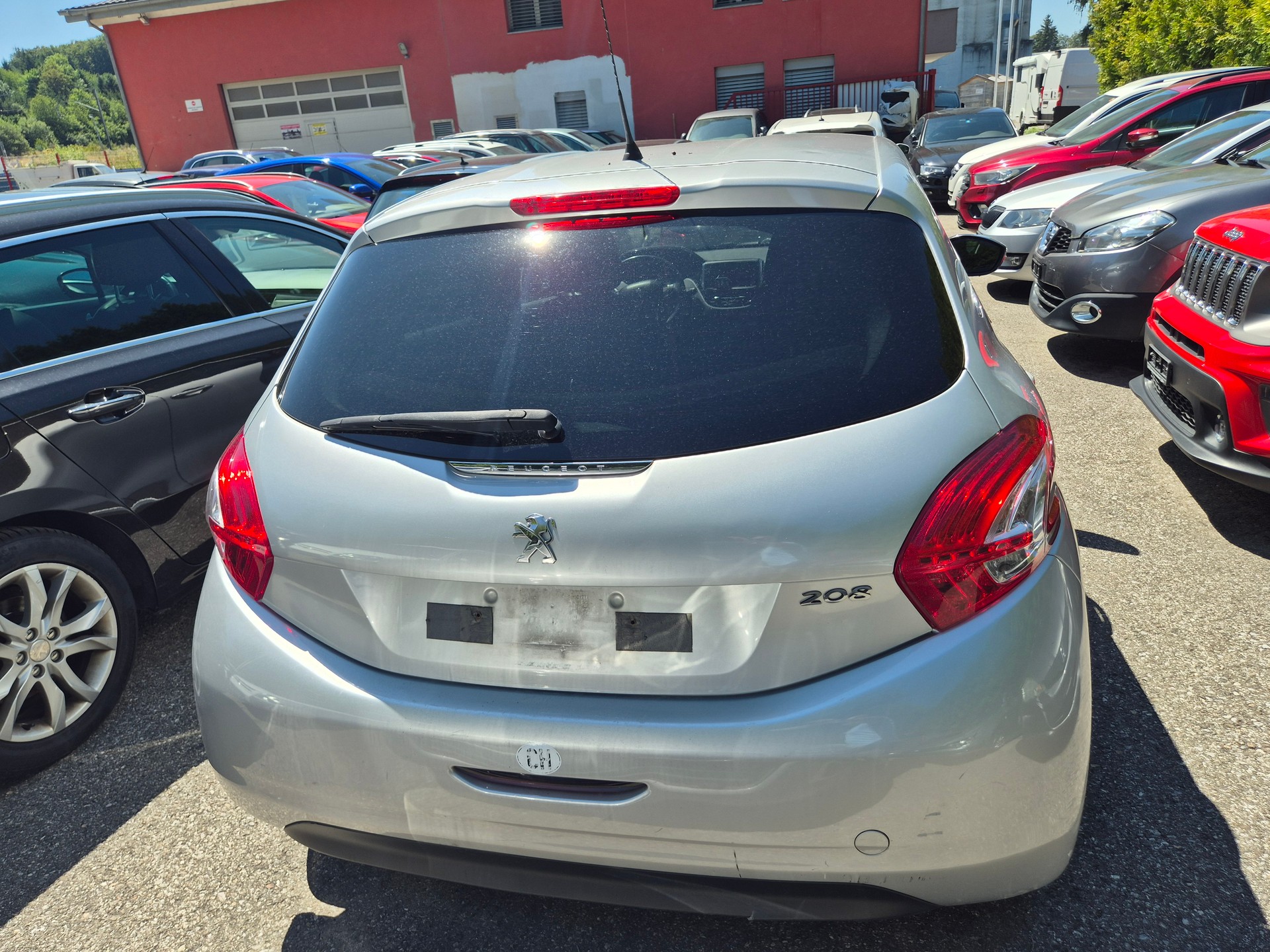 PEUGEOT 208 1.2 VTI Style-image-5