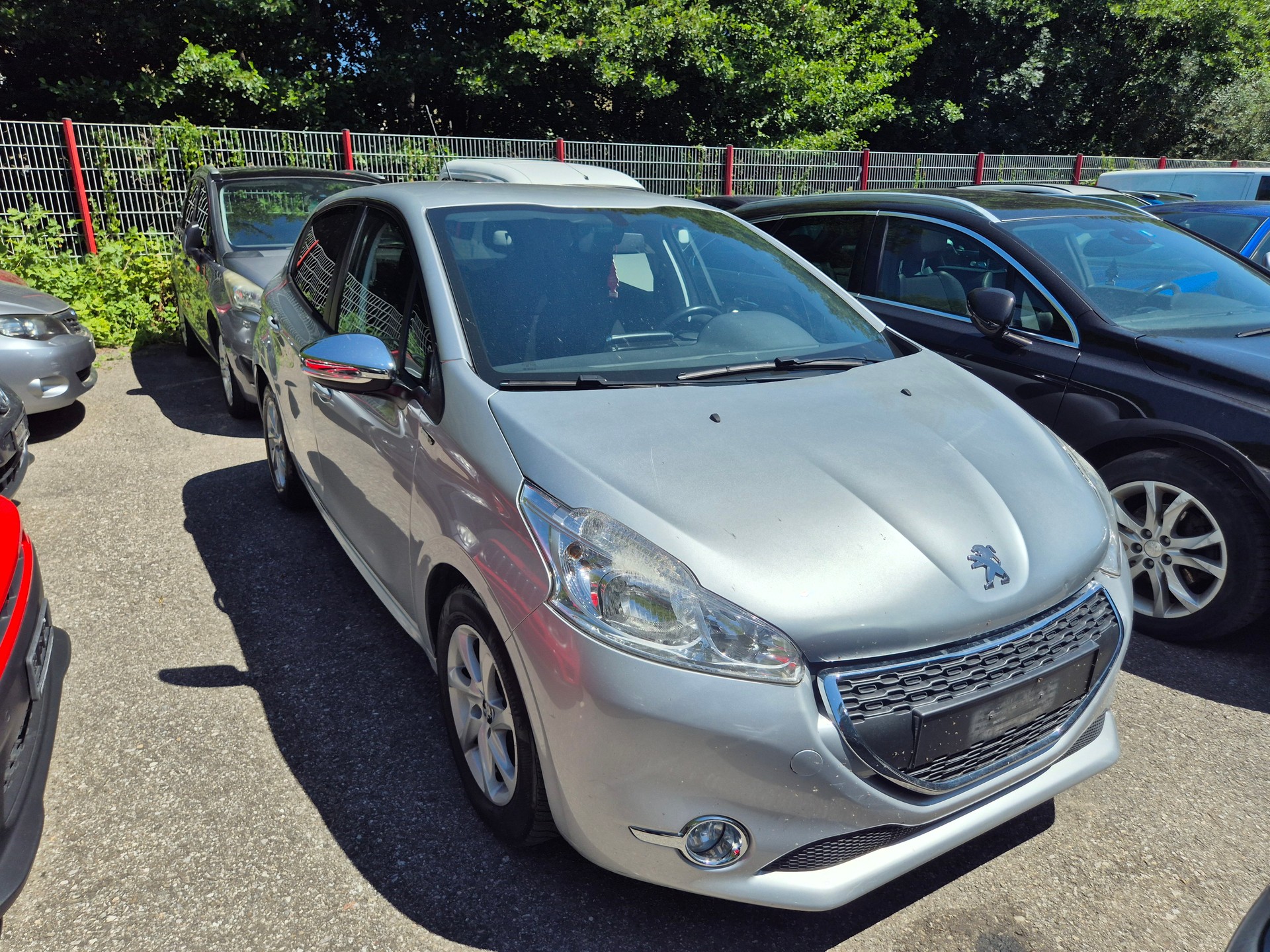 PEUGEOT 208 1.2 VTI Style-image-2