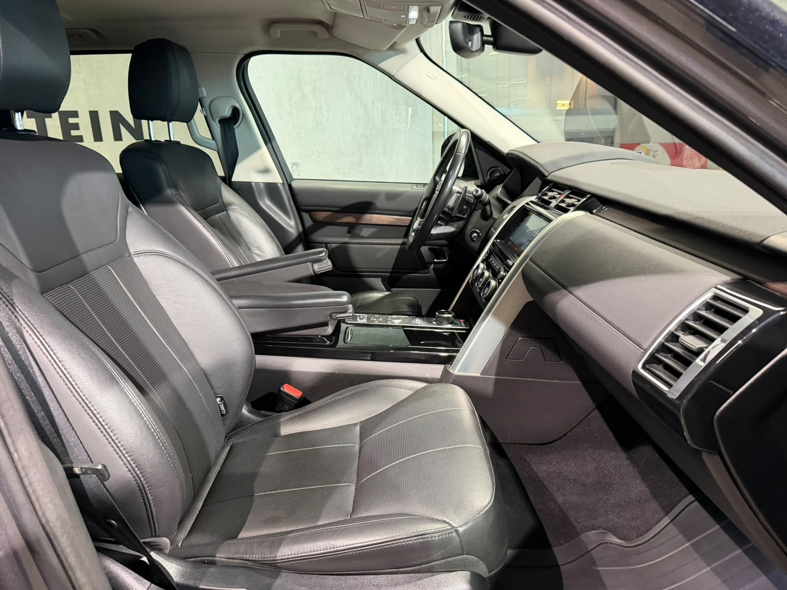 LAND ROVER Discovery 3.0 SDV6 HSE Luxury Automatic (CH) 7 PLATZ-image-20