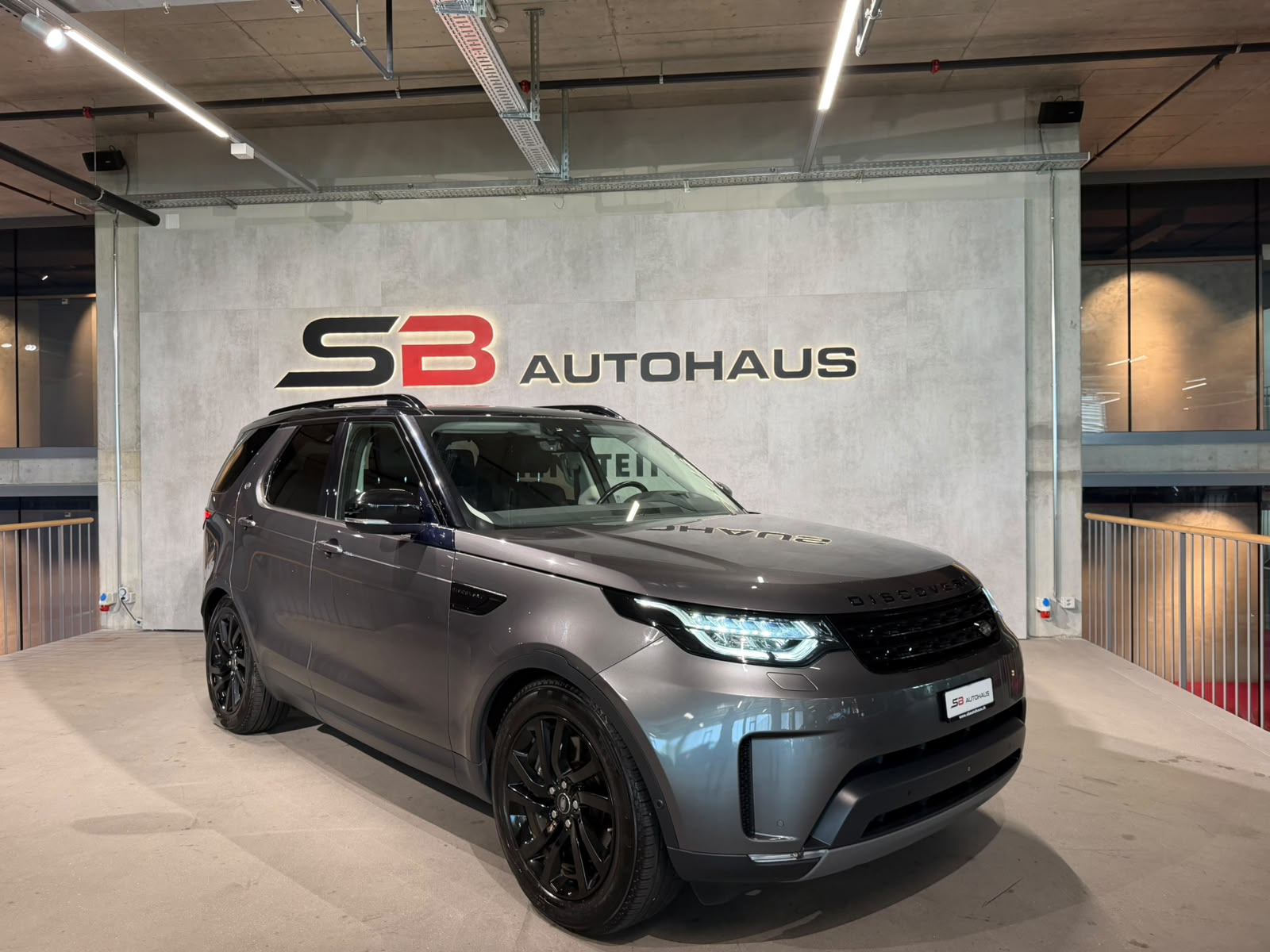 LAND ROVER Discovery 3.0 SDV6 HSE Luxury Automatic (CH) 7 PLATZ-image-2