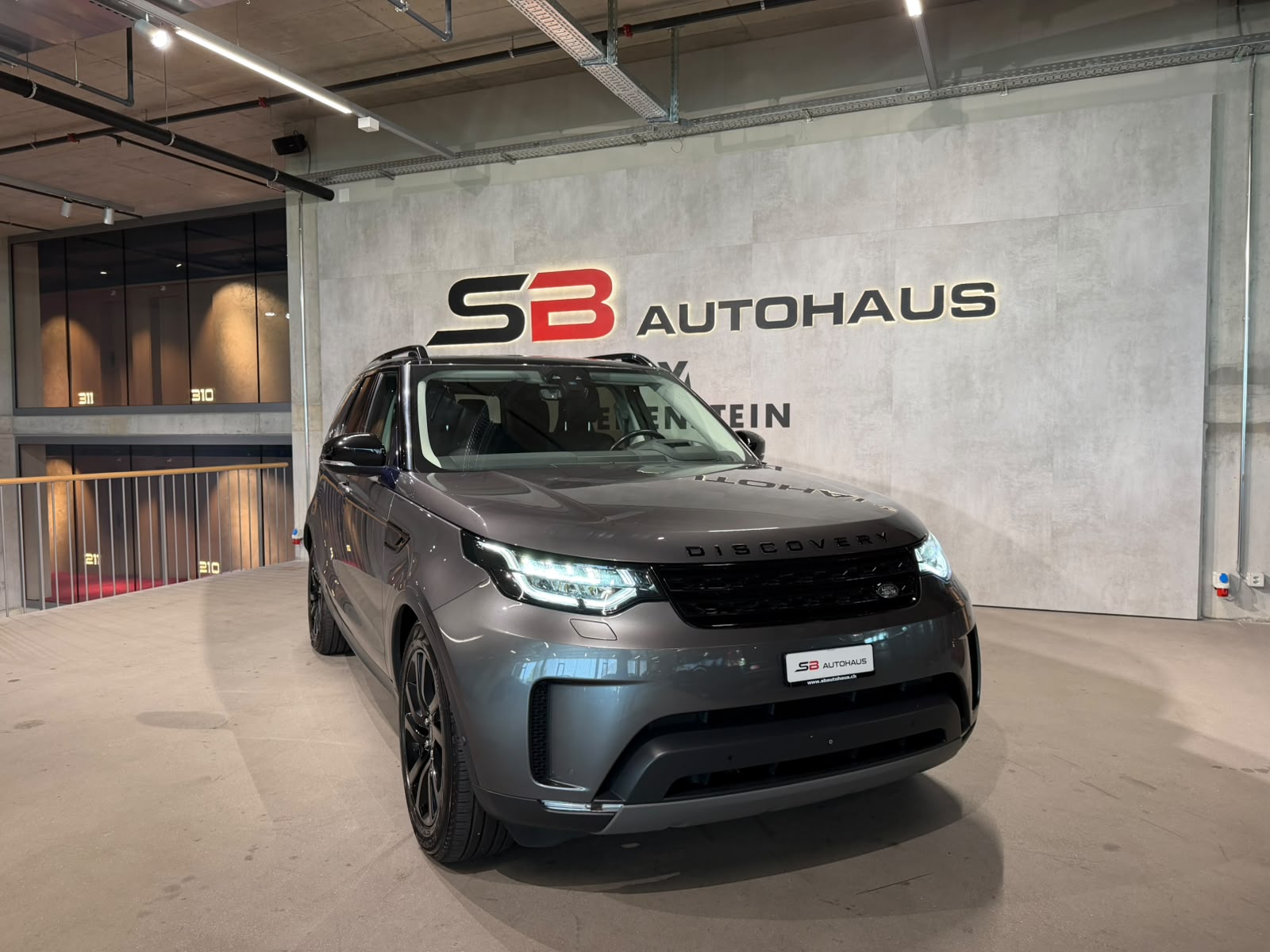 LAND ROVER Discovery 3.0 SDV6 HSE Luxury Automatic (CH) 7 PLATZ-image-7