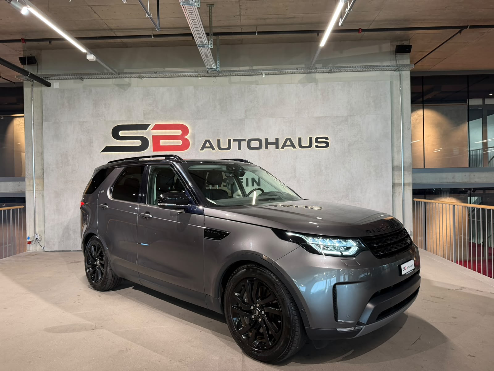LAND ROVER Discovery 3.0 SDV6 HSE Luxury Automatic (CH) 7 PLATZ-image-0
