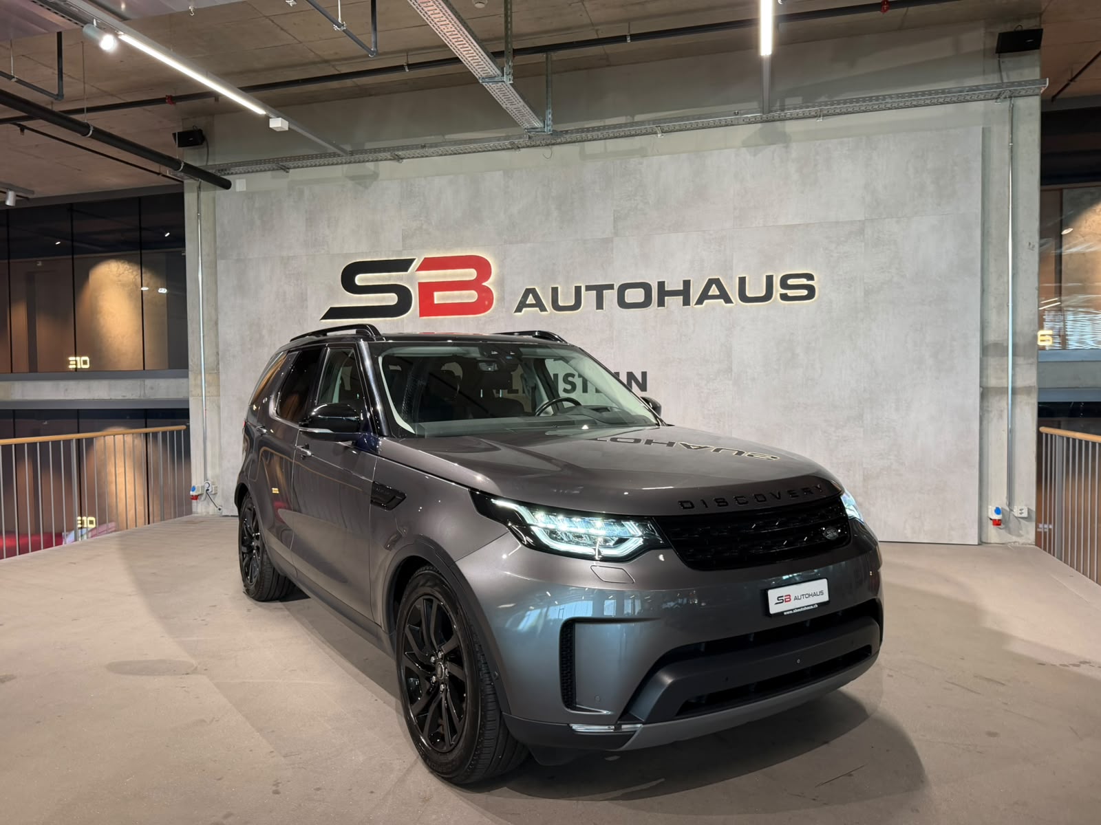LAND ROVER Discovery 3.0 SDV6 HSE Luxury Automatic (CH) 7 PLATZ-image-3