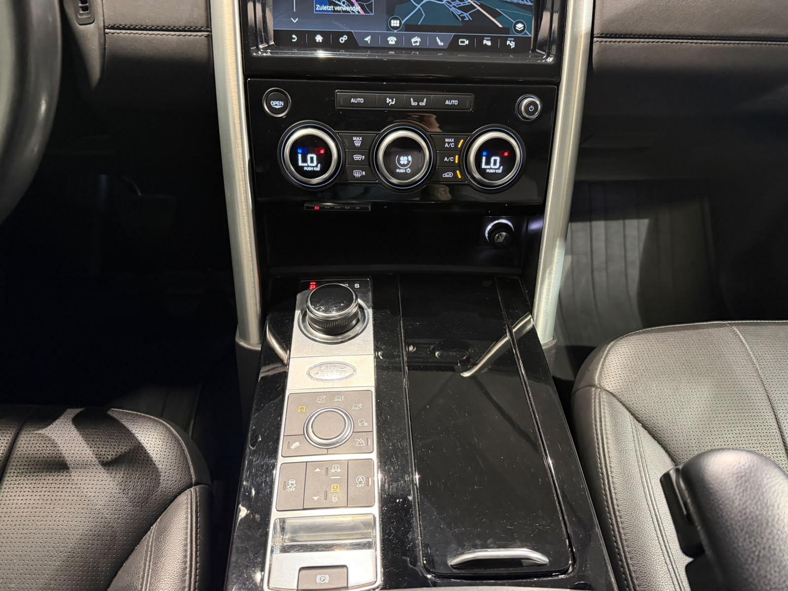 LAND ROVER Discovery 3.0 SDV6 HSE Luxury Automatic (CH) 7 PLATZ-image-25