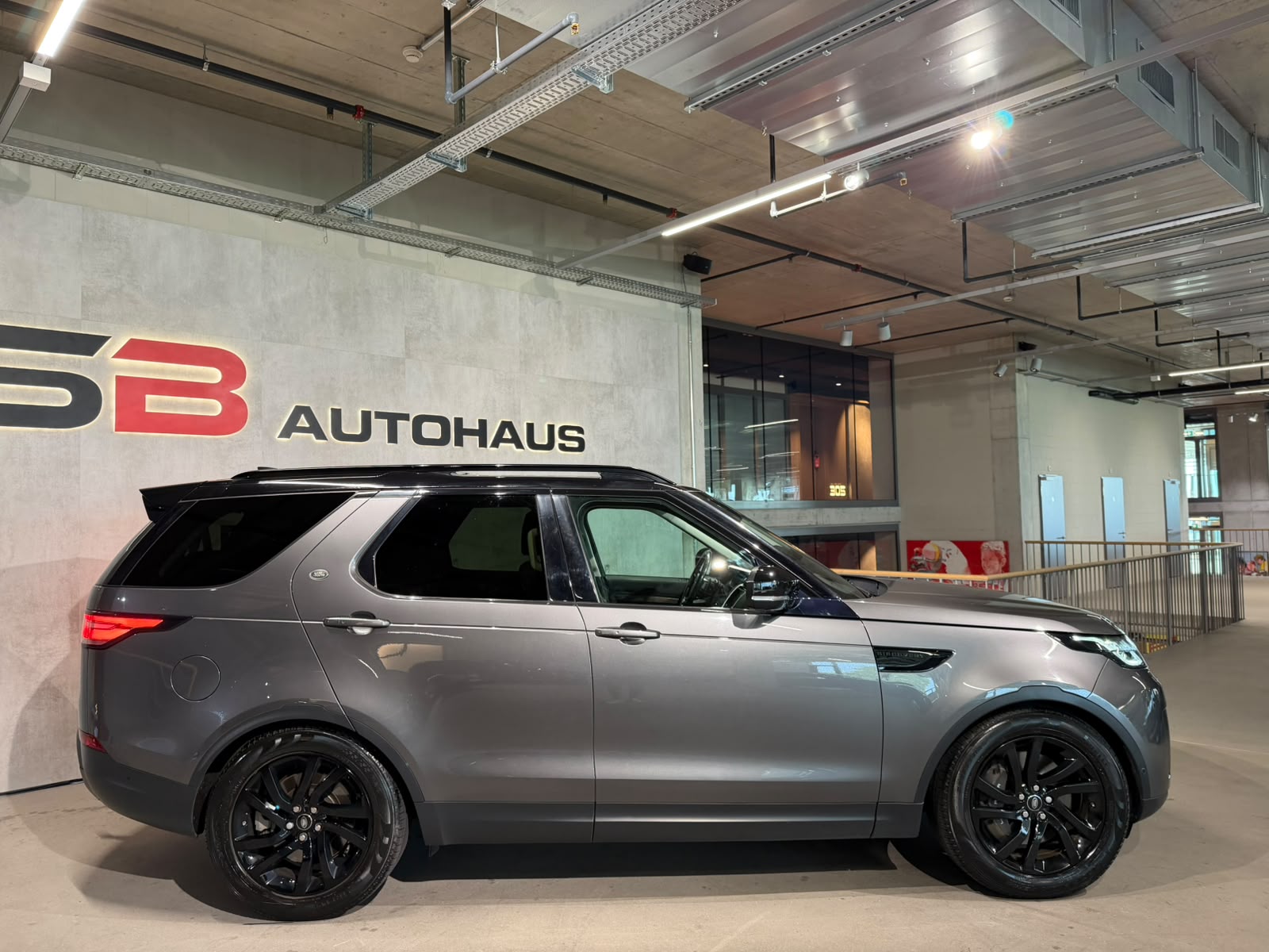 LAND ROVER Discovery 3.0 SDV6 HSE Luxury Automatic (CH) 7 PLATZ-image-9