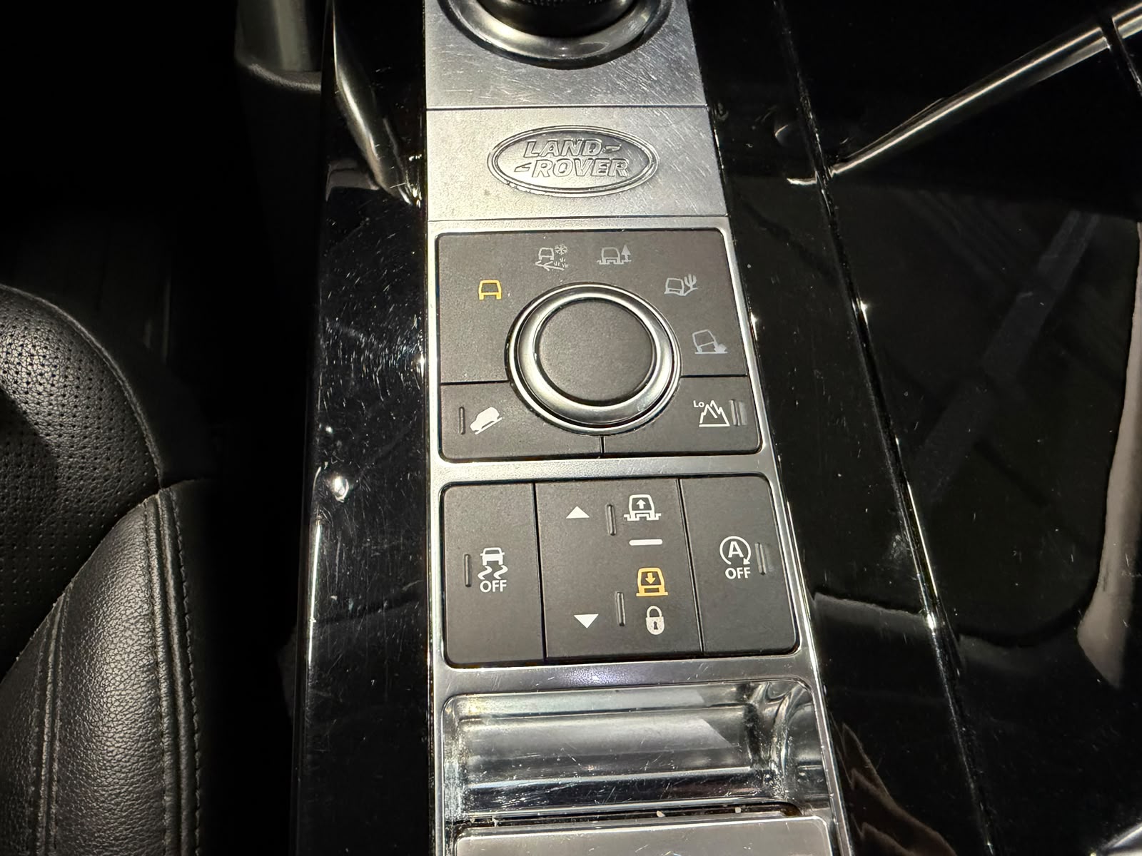 LAND ROVER Discovery 3.0 SDV6 HSE Luxury Automatic (CH) 7 PLATZ-image-26