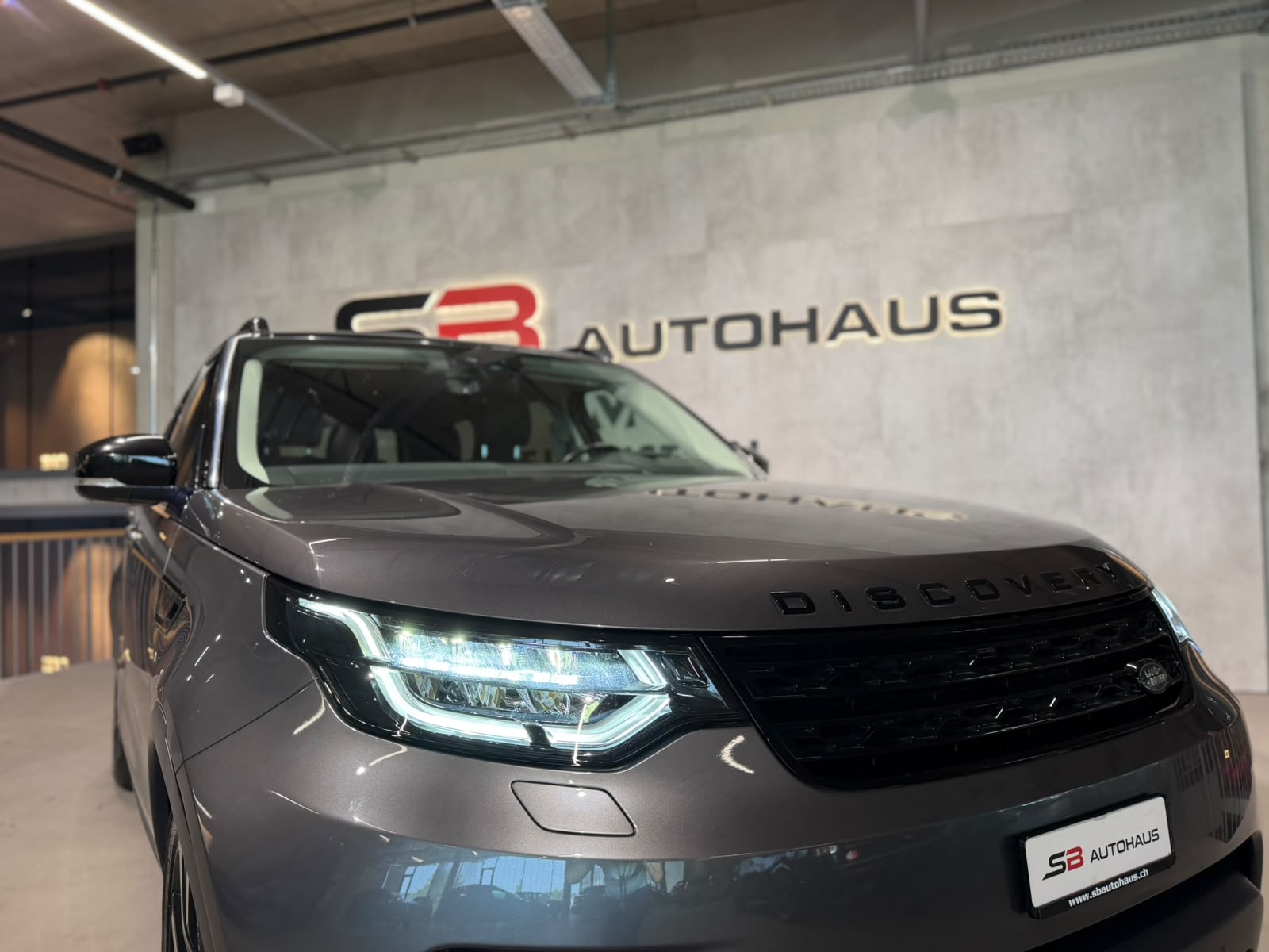 LAND ROVER Discovery 3.0 SDV6 HSE Luxury Automatic (CH) 7 PLATZ-image-6
