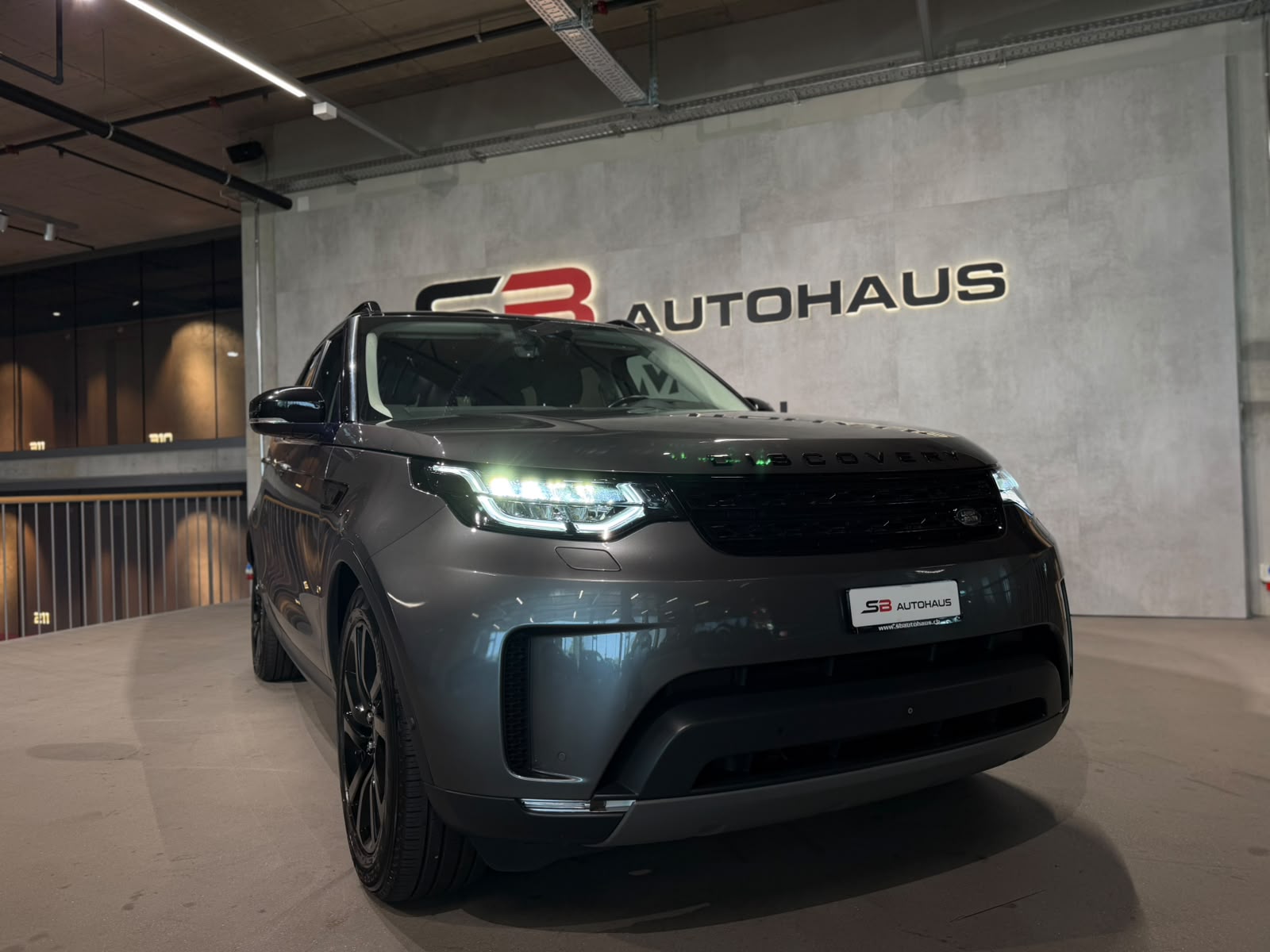 LAND ROVER Discovery 3.0 SDV6 HSE Luxury Automatic (CH) 7 PLATZ-image-5