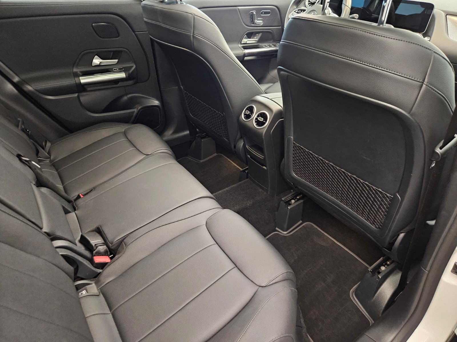 MERCEDES-BENZ GLA 250 4Matic Progressive 8G-DCT-image-13