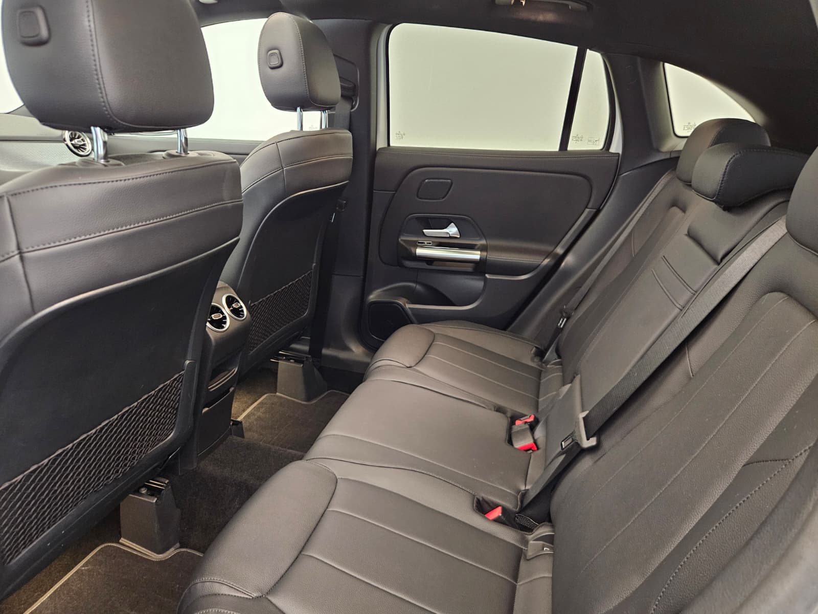 MERCEDES-BENZ GLA 250 4Matic Progressive 8G-DCT-image-12