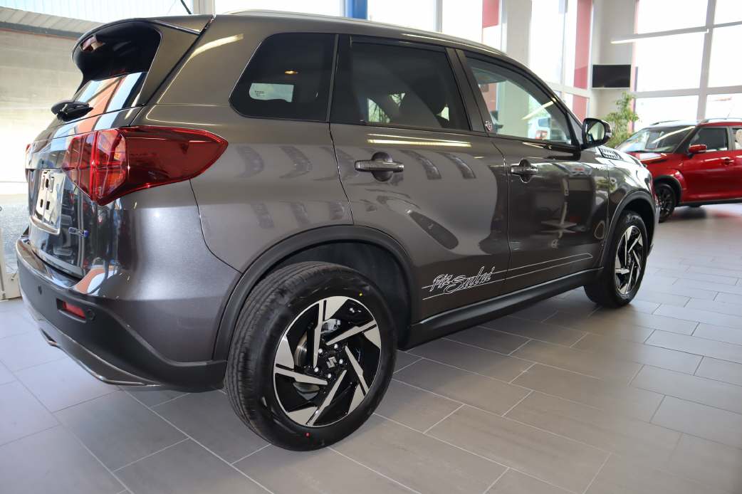 SUZUKI Vitara 1.5 Piz Sulai Top Hybrid 4x4-image-2