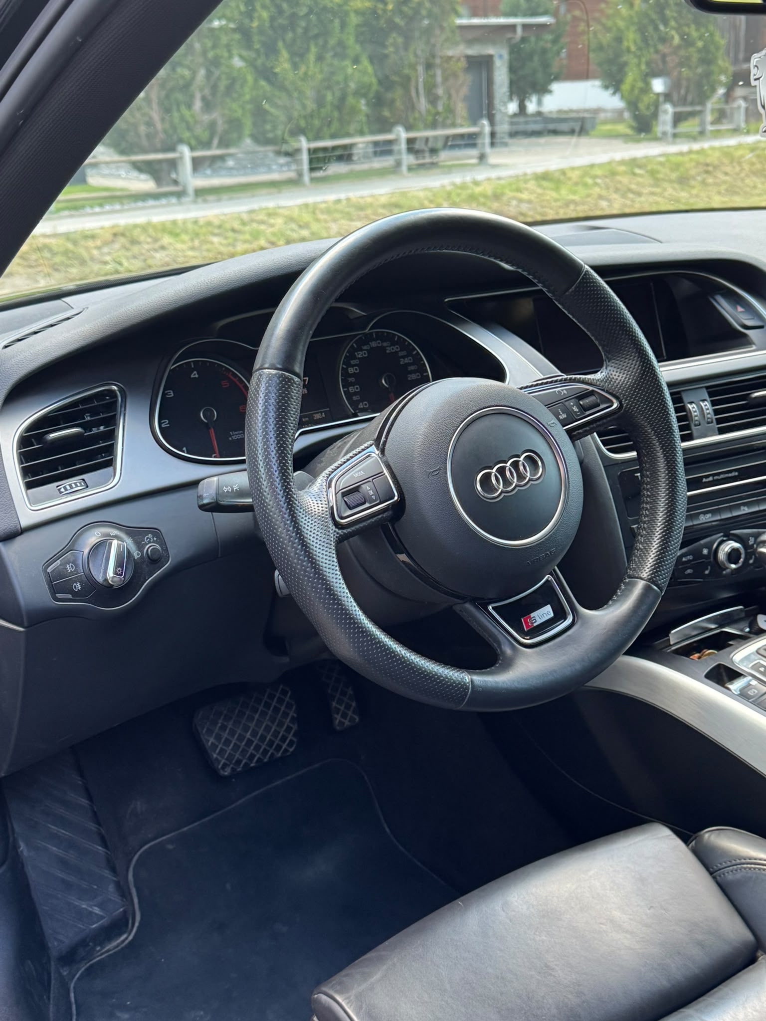 AUDI 3.0 V6 TDI 245 quattro S-Tr-image-2