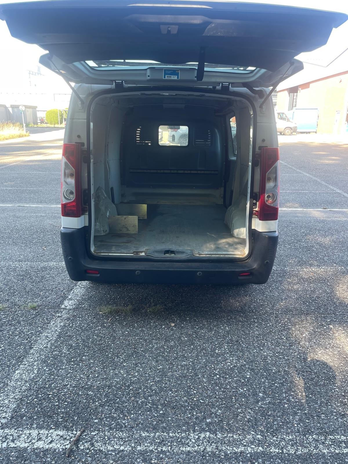 PEUGEOT Expert 2.0 HDi 229 L2H-image-9