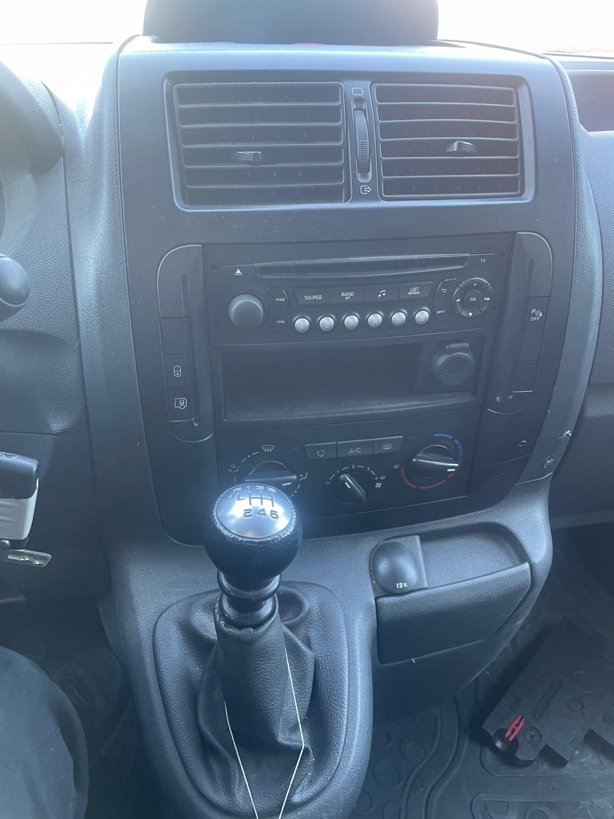 PEUGEOT Expert 2.0 HDi 229 L2H-image-4