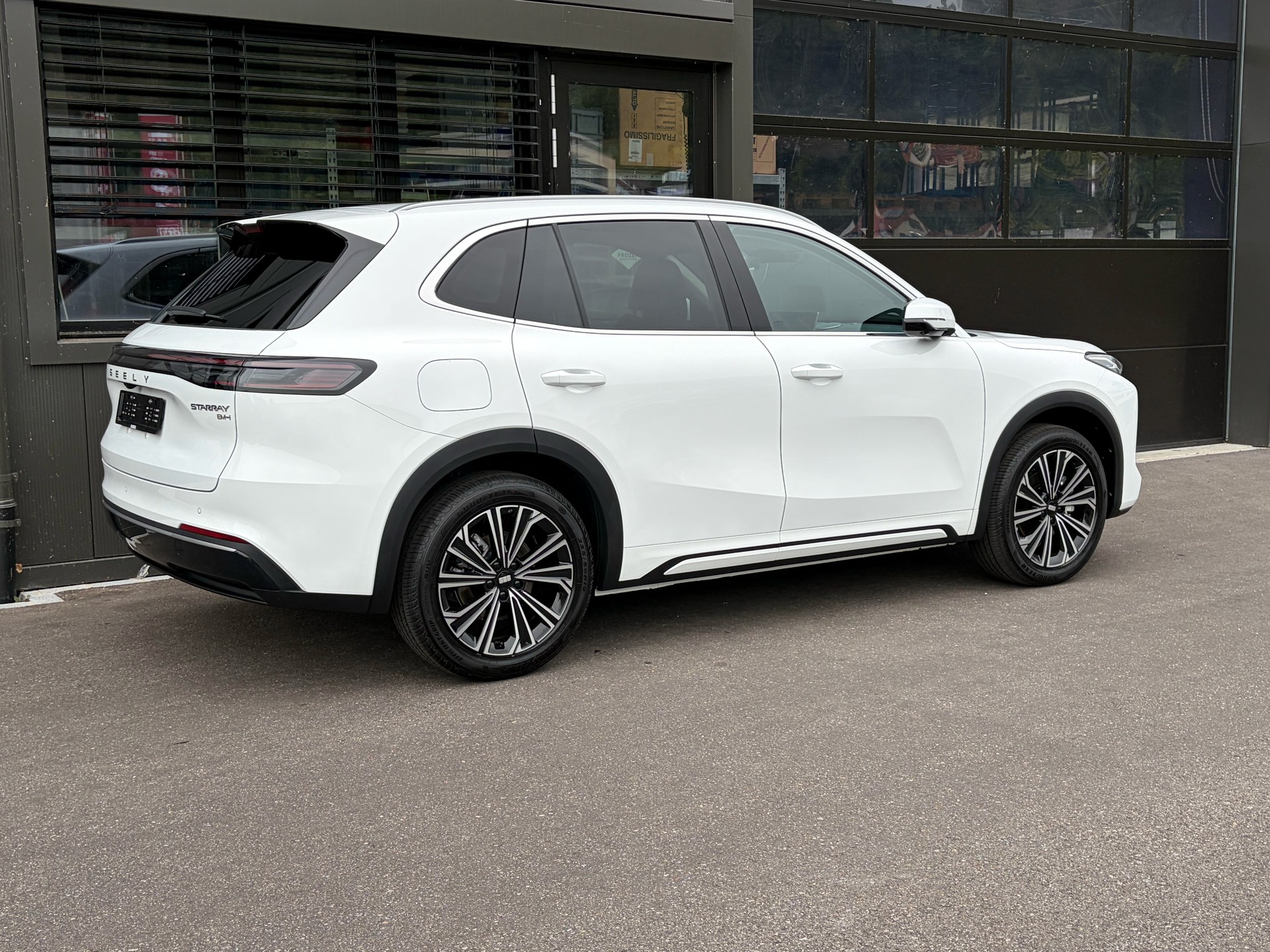 GEELY Starray EM-i Max+ PHEV-image-1