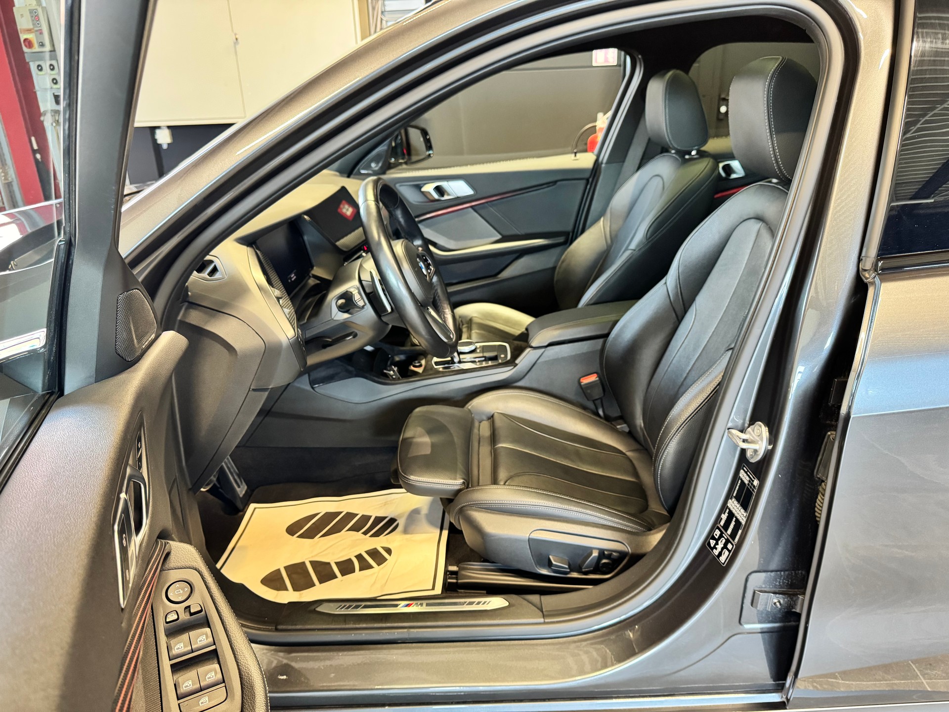 BMW 120d xDrive Steptronic M Sport-image-12