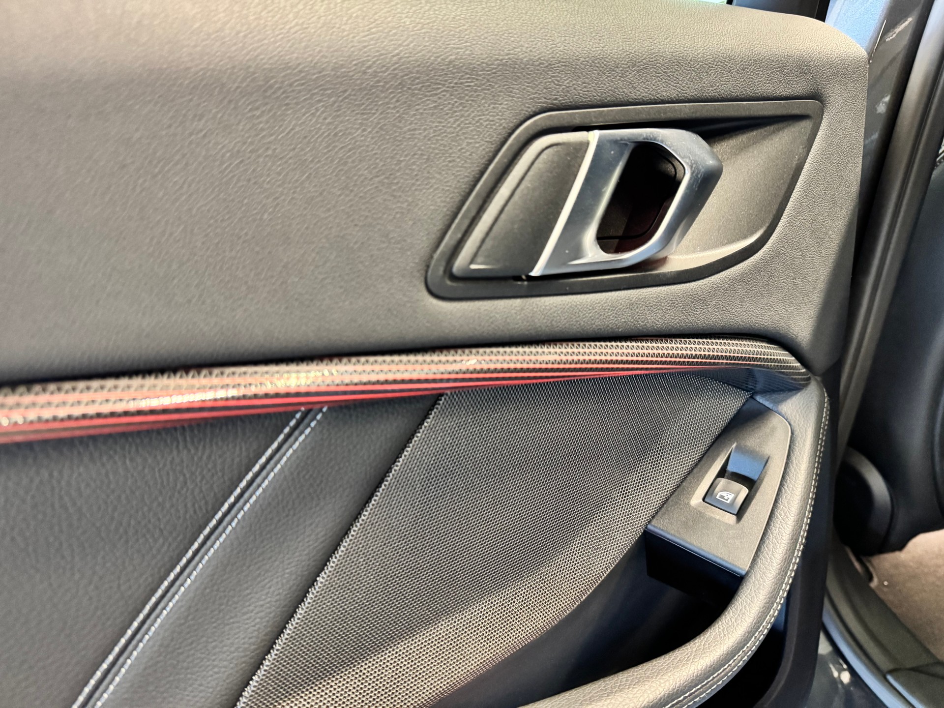 BMW 120d xDrive Steptronic M Sport-image-10