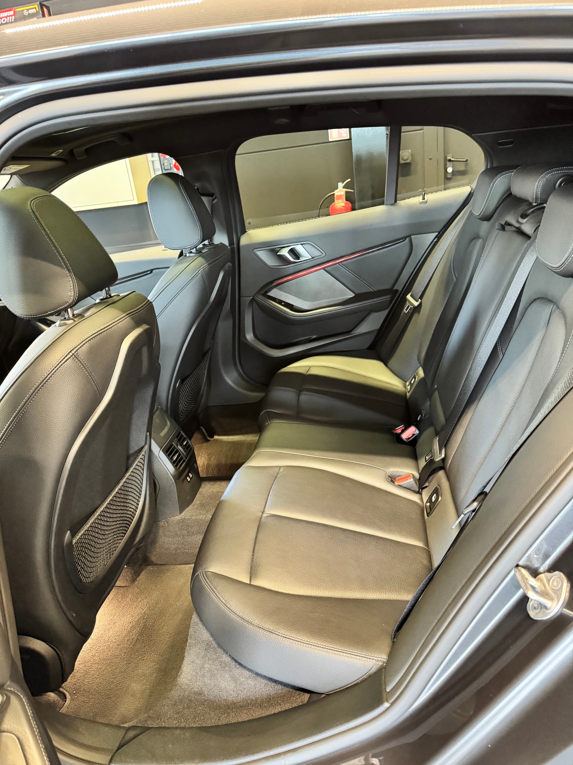 BMW 120d xDrive Steptronic M Sport-image-9