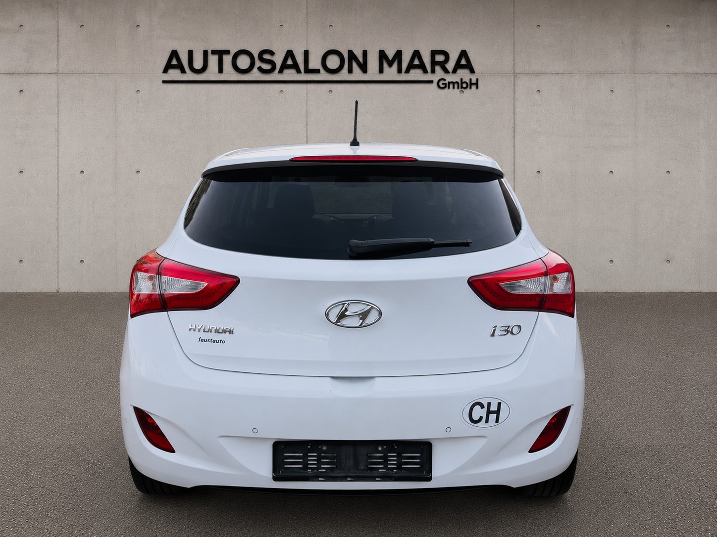 HYUNDAI i30 1.6 CRDi Amplia mit Standheizung-image-4