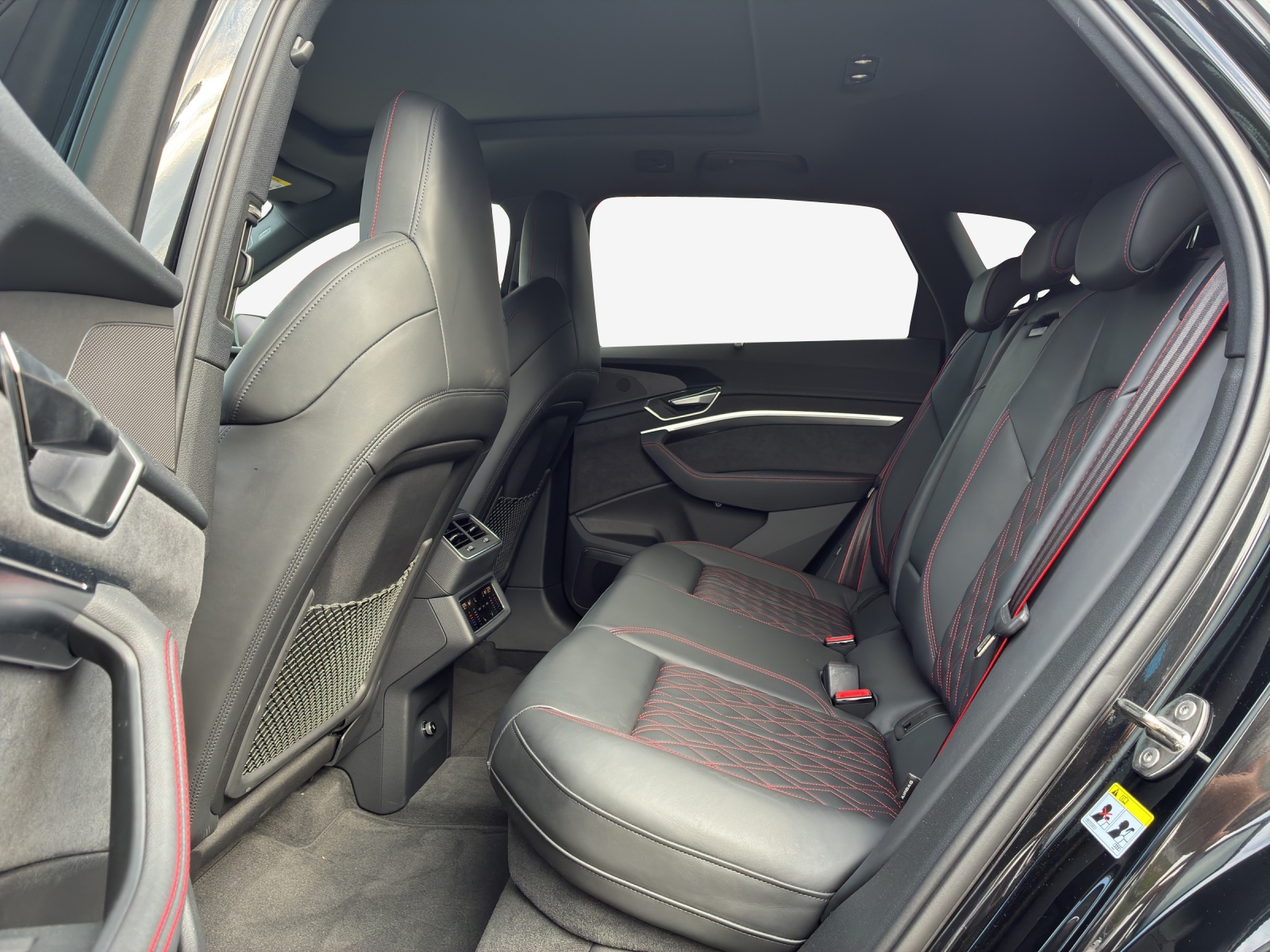 AUDI Q8 55 e-tron Black Edition quattro-image-11
