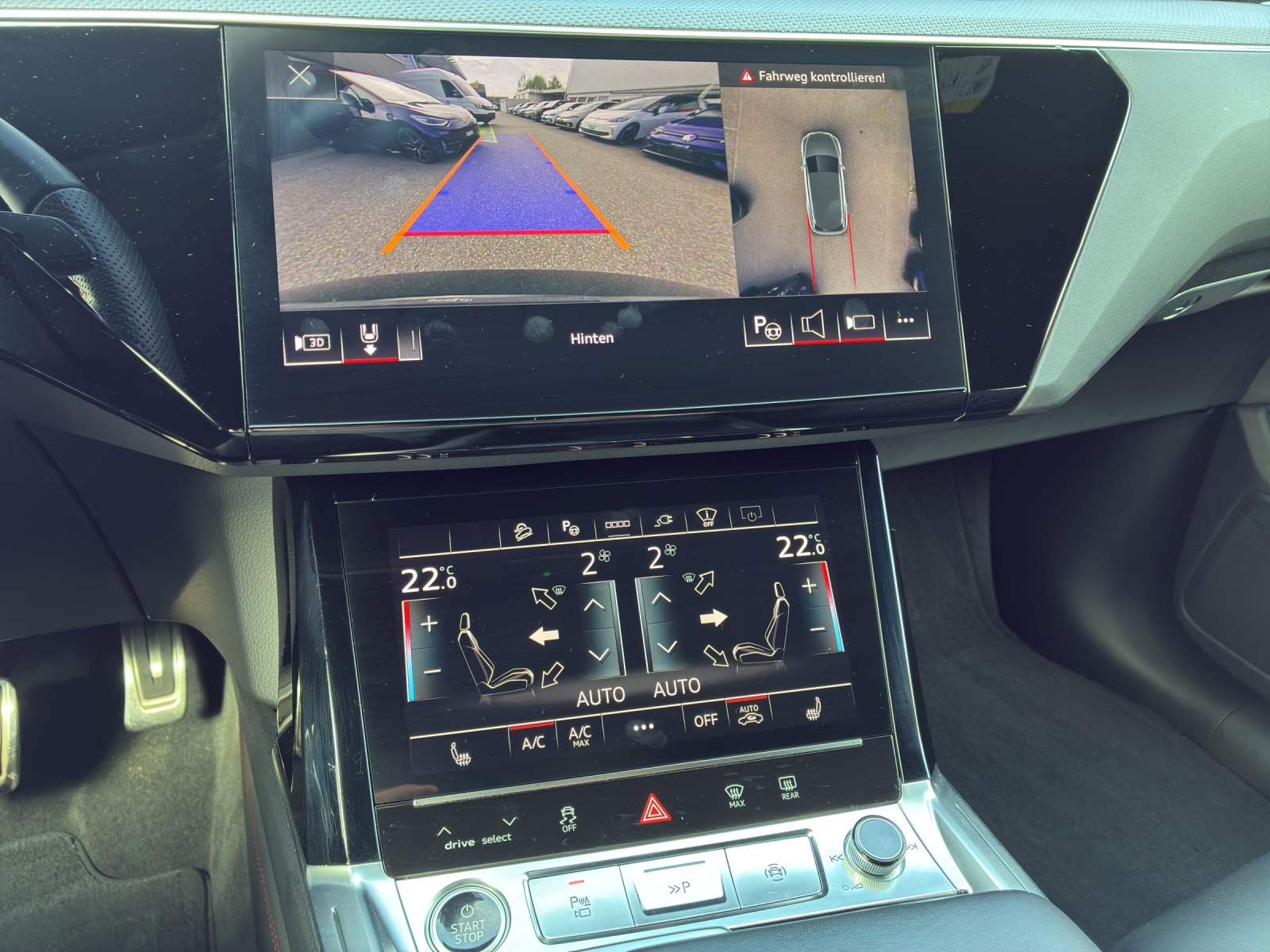 AUDI Q8 55 e-tron Black Edition quattro-image-13