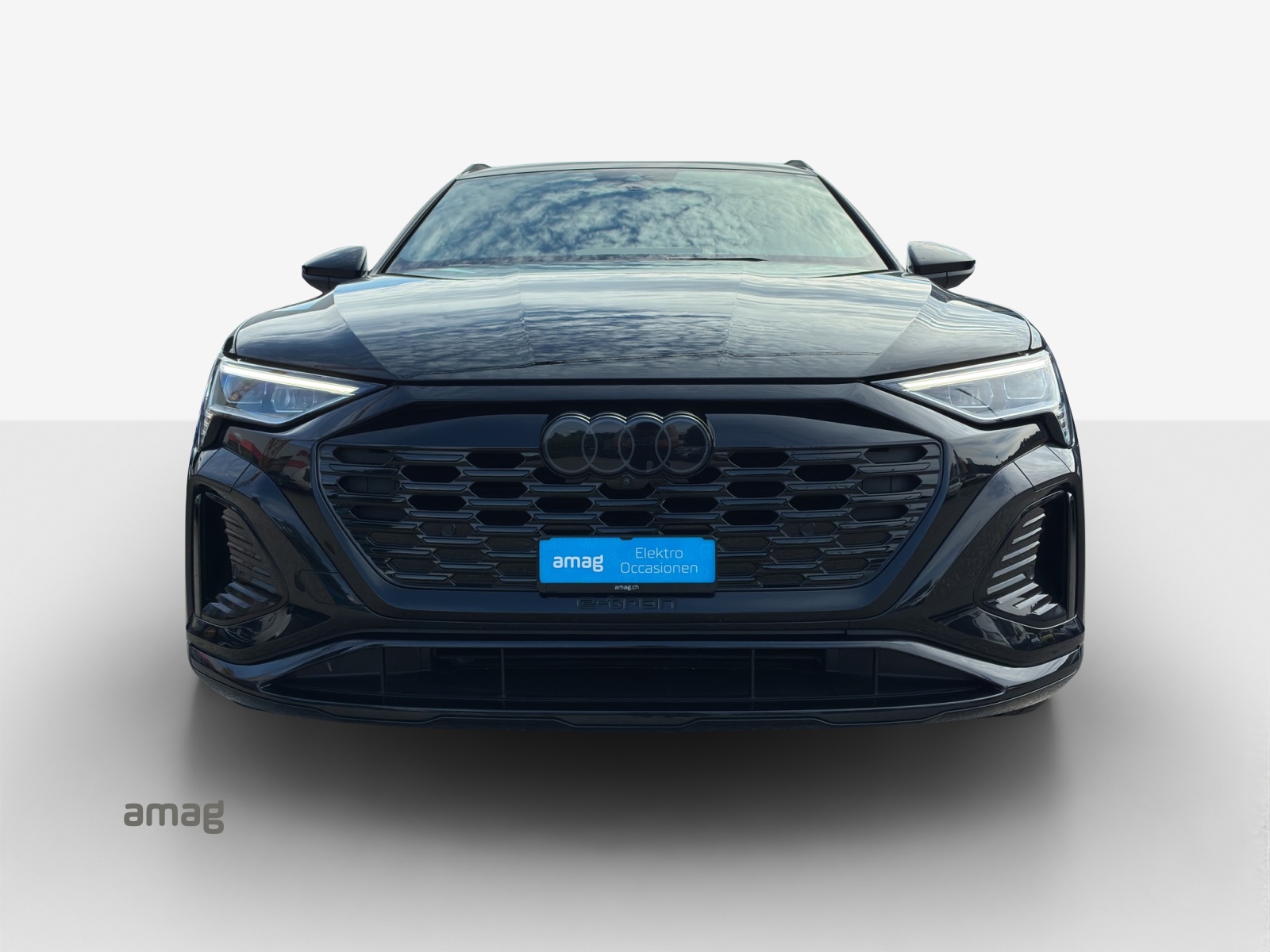 AUDI Q8 55 e-tron Black Edition quattro-image-6