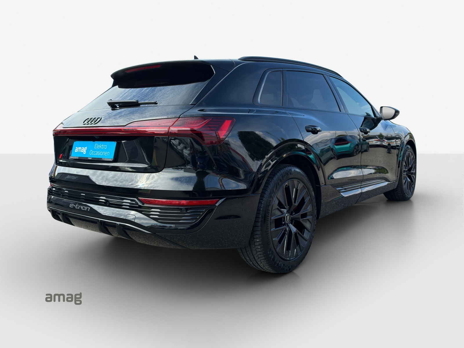AUDI Q8 55 e-tron Black Edition quattro-image-4