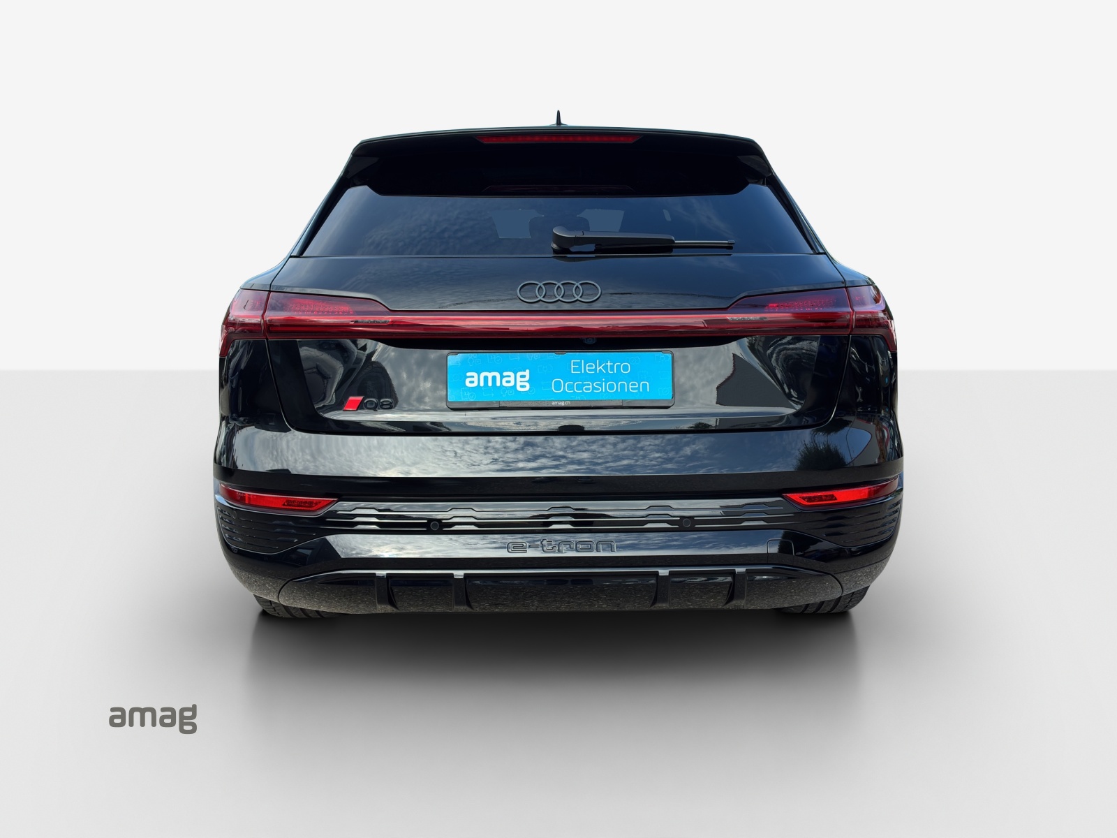 AUDI Q8 55 e-tron Black Edition quattro-image-3