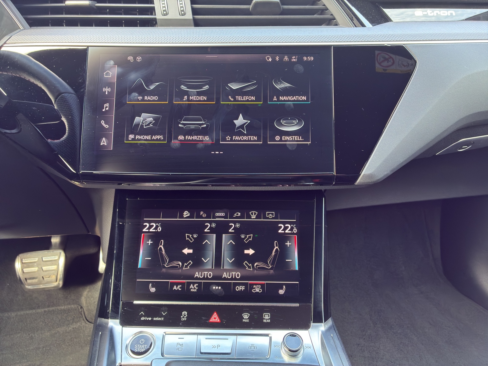 AUDI Q8 55 e-tron Black Edition quattro-image-10