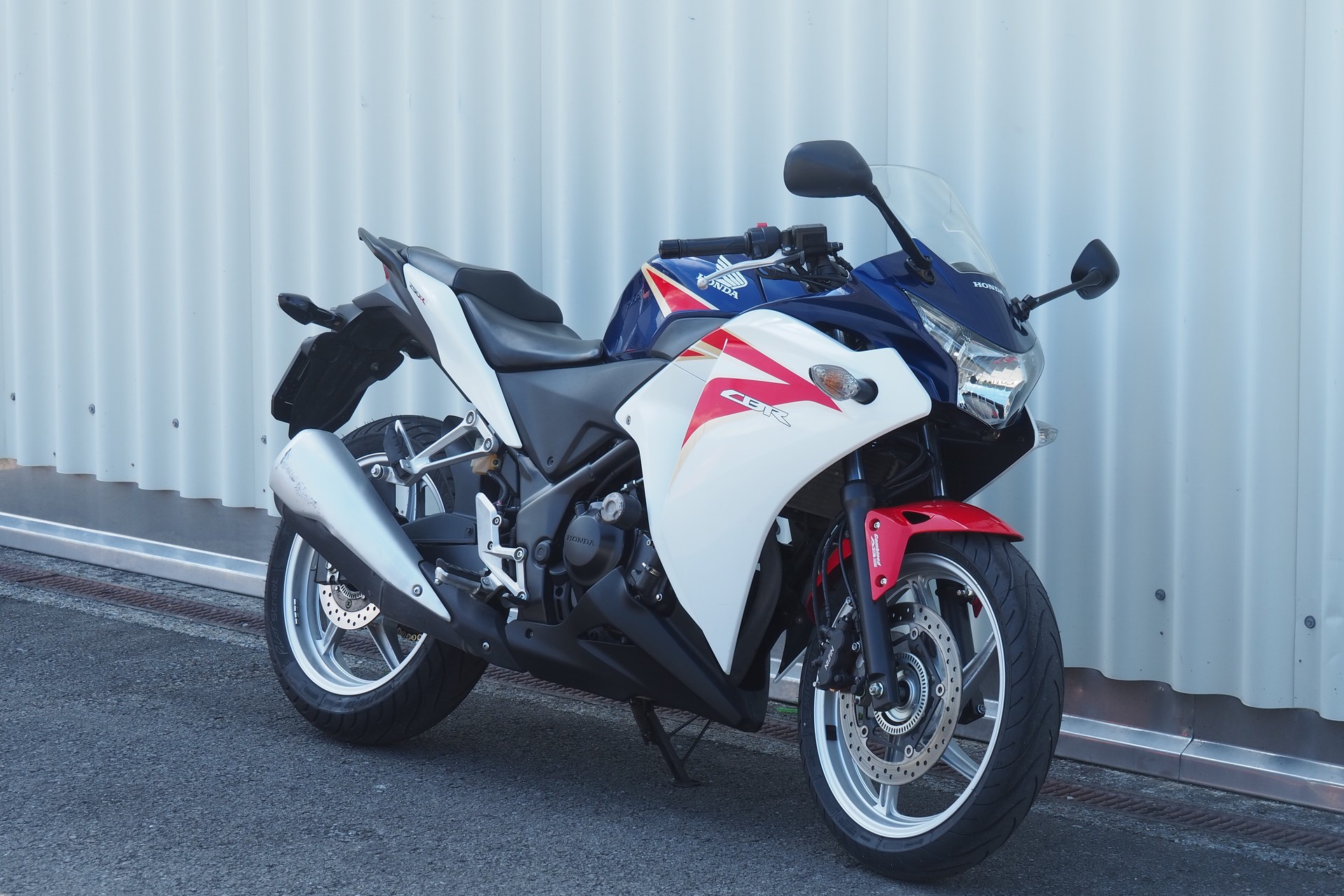 HONDA CBR 250 RA-showroom-element-2