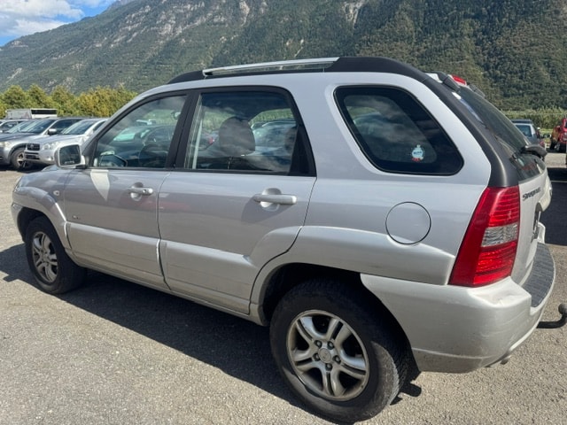 KIA Sportage 2.0 CRDi Active-image-9