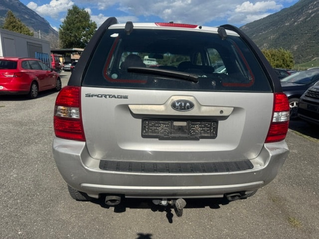 KIA Sportage 2.0 CRDi Active-image-8