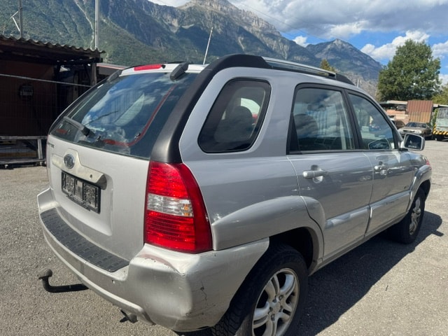 KIA Sportage 2.0 CRDi Active-image-6