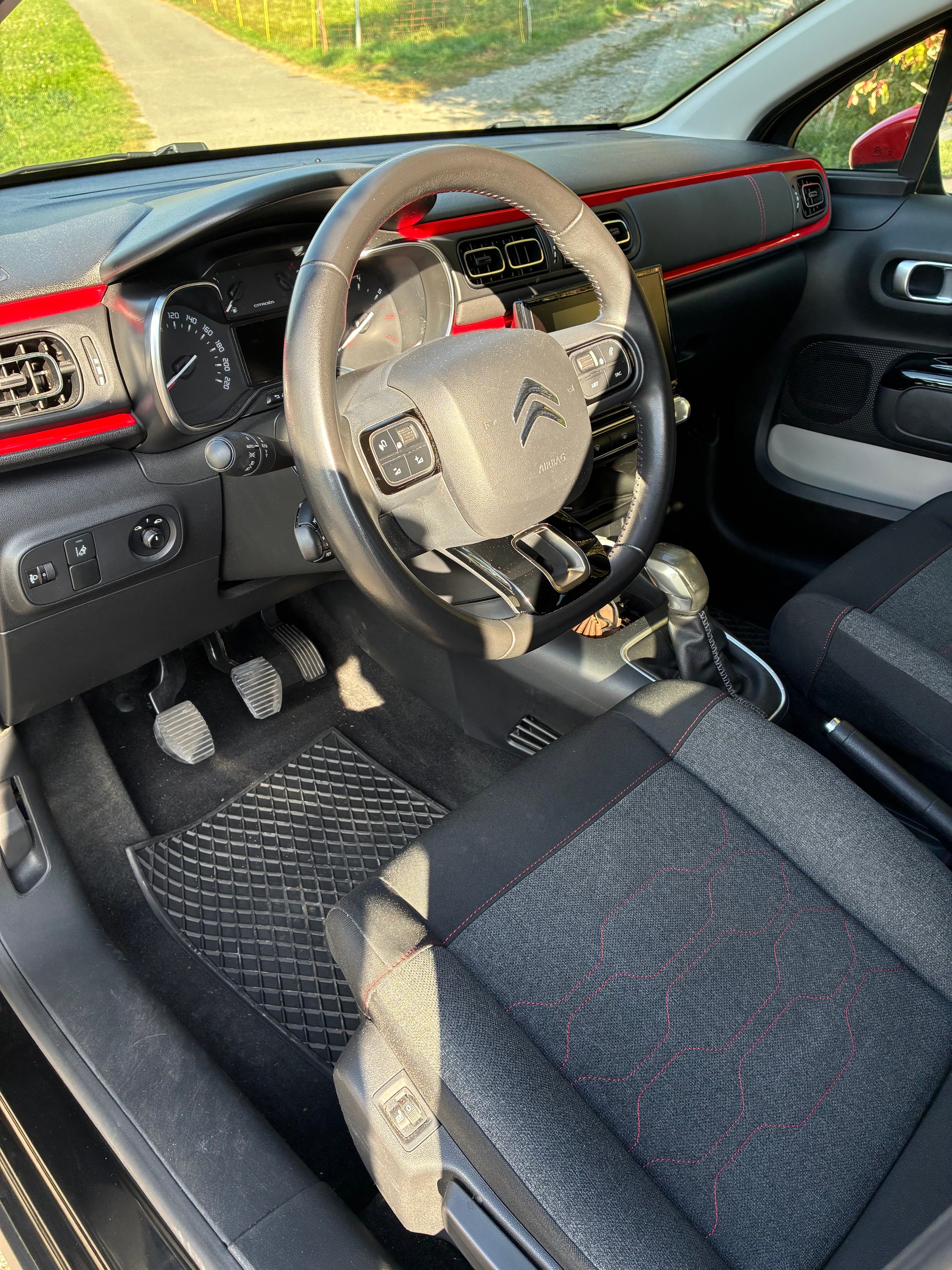 CITROEN 1.2 PureTech Shine-image-4