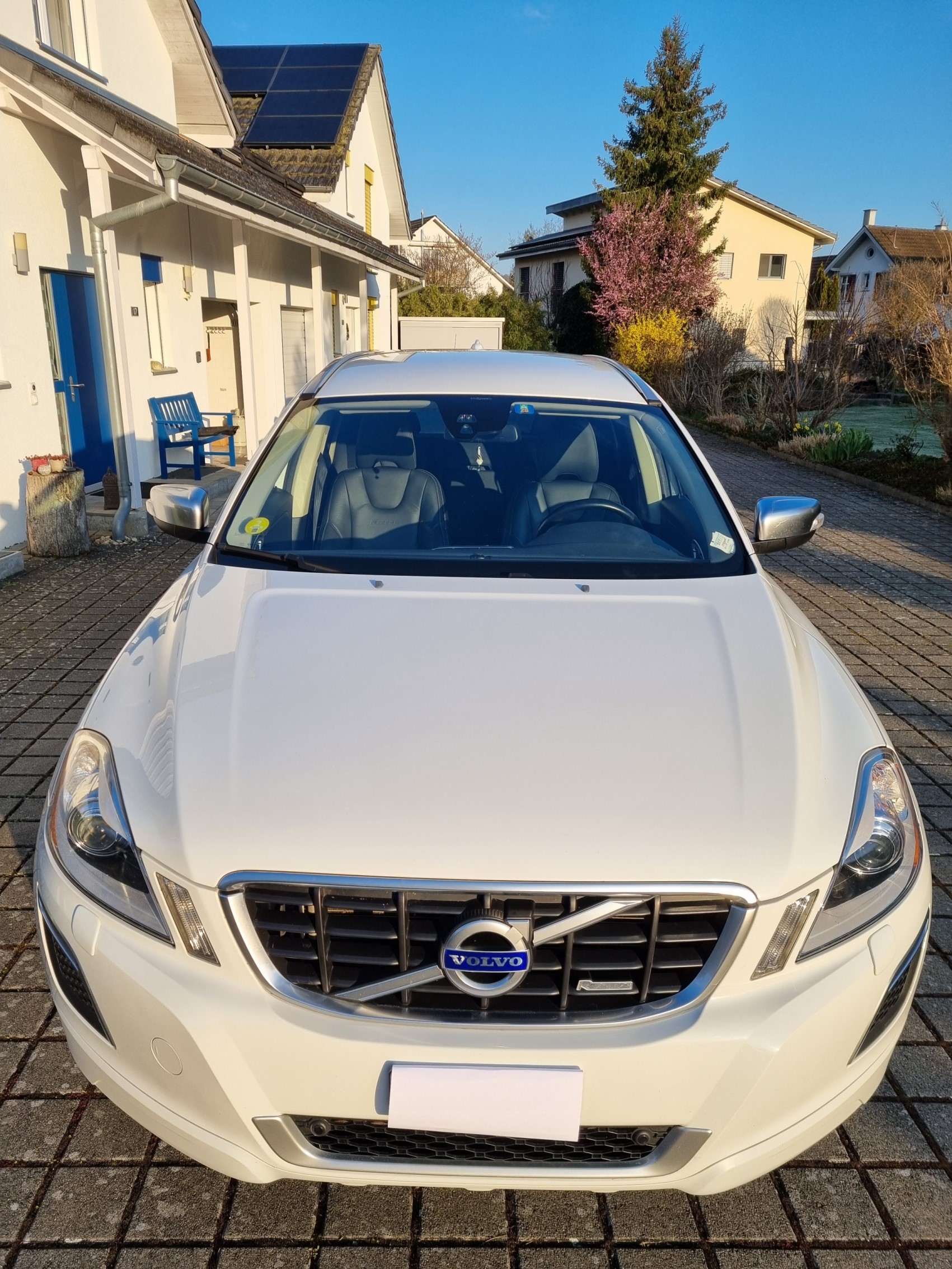 VOLVO XC60 2.4 D5 R-Design AWD-image-3